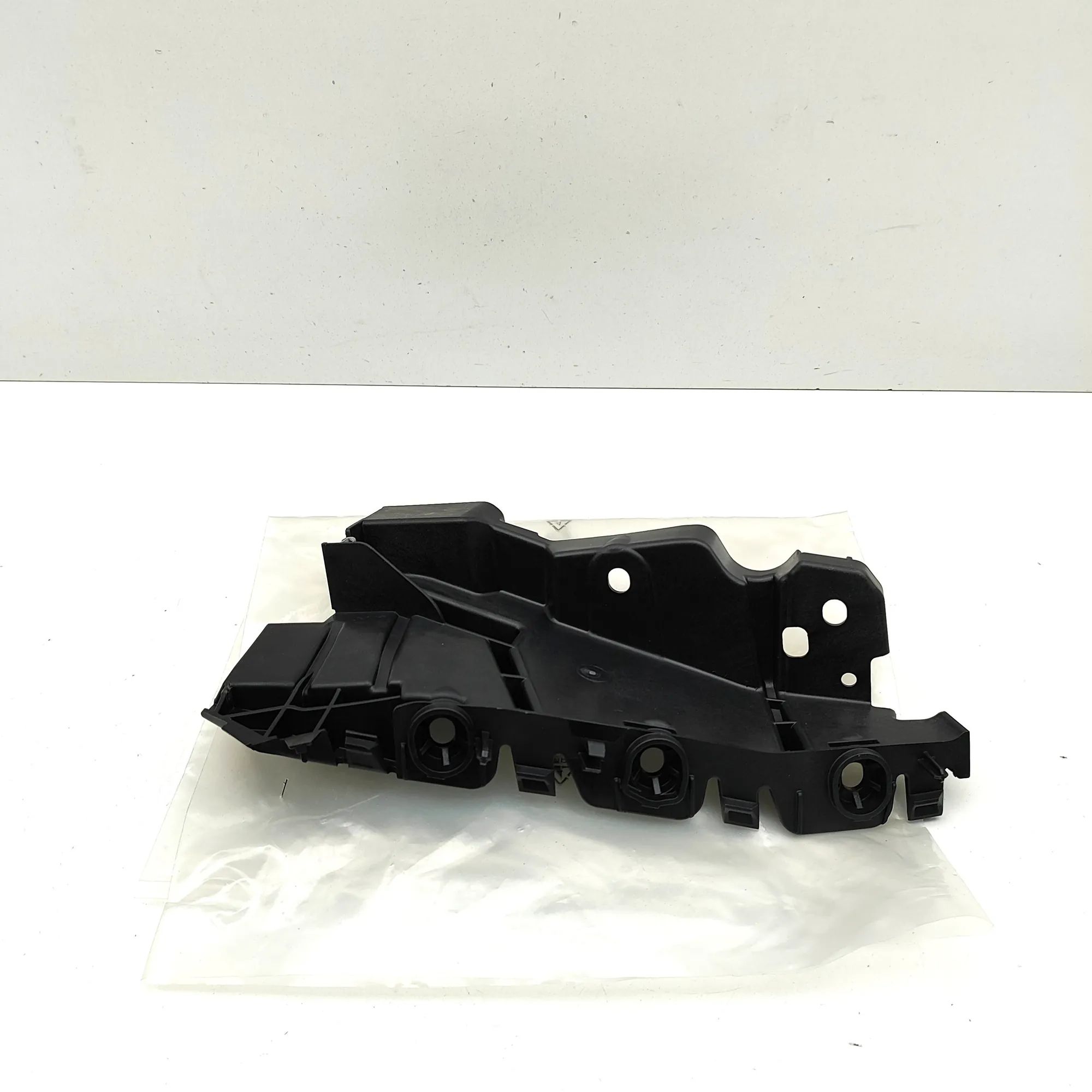 Porsche Cayenne Front Left Bumper Bracket Front Left Bumper Bracket — PORSCHE CAYENNE (9Y...