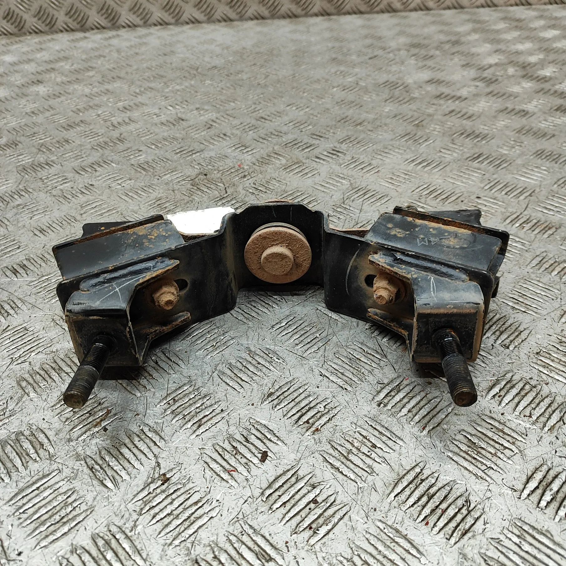 Isuzu  D-Max Gearbox mount Gearbox mount — ISUZU D-MAX (II TFR, TFS) (2012...