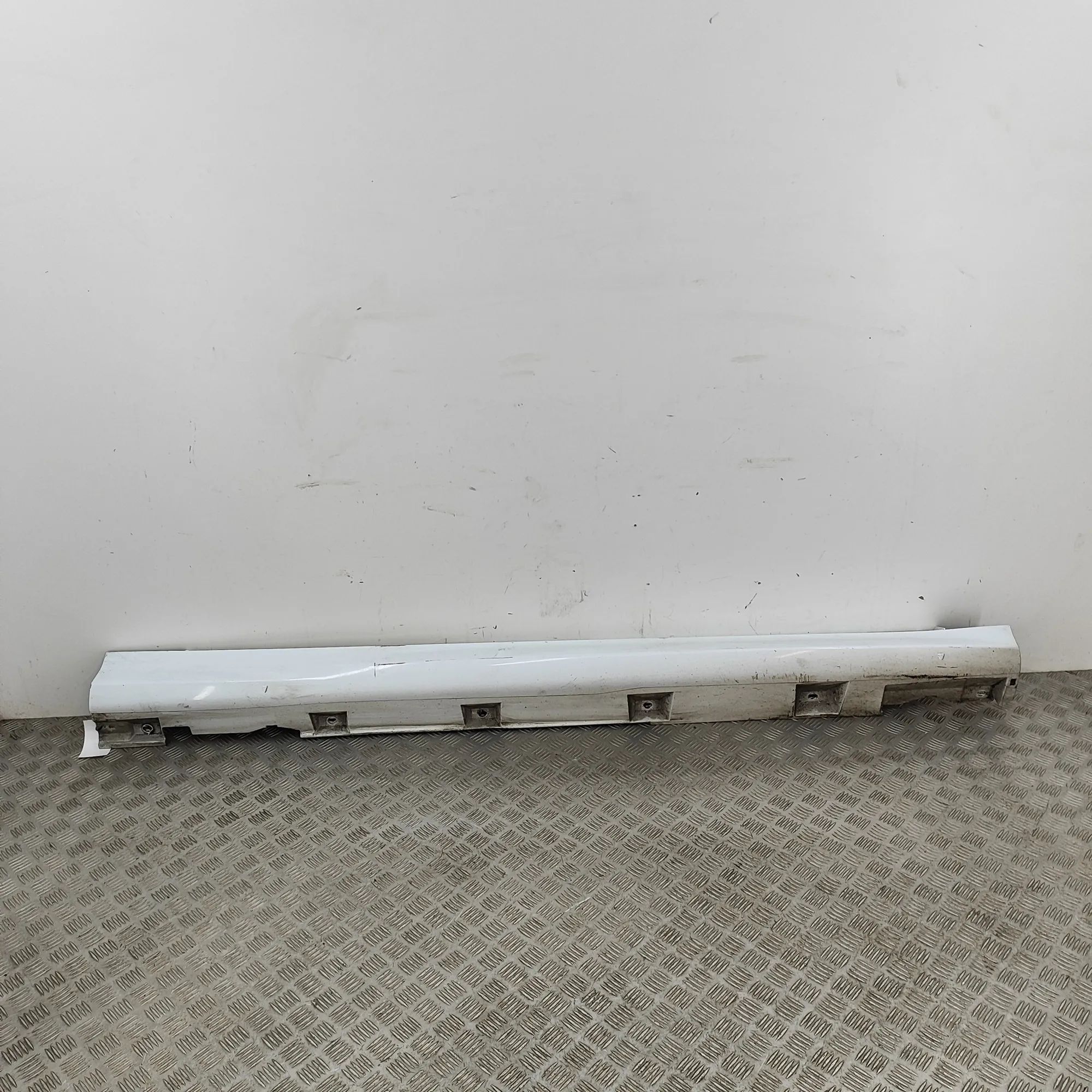 Ford Focus Right Side Plastic Sideskirt Cover Right Side Plastic Sideskirt Cover — FORD FOCUS...