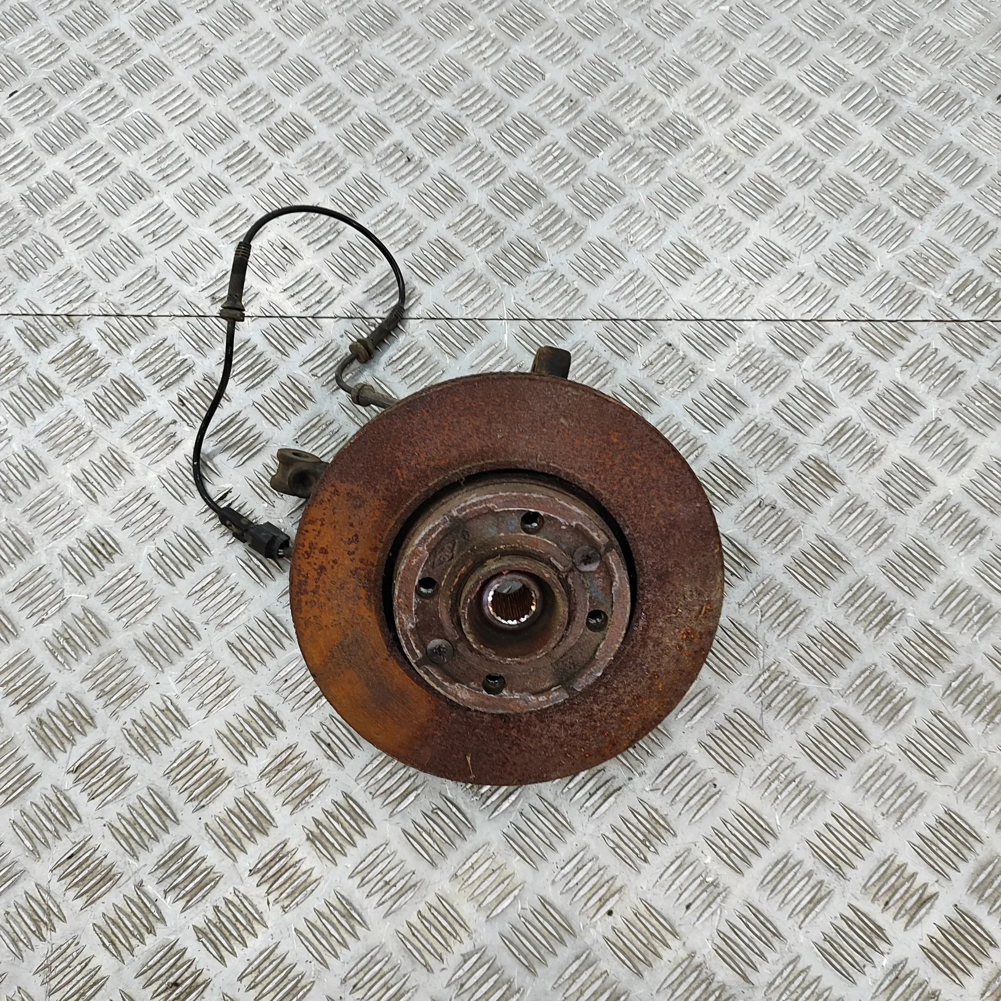 Renault Zoe Front Left Wheel Hub Front Left Wheel Hub — RENAULT ZOE (BFM_) (2012...