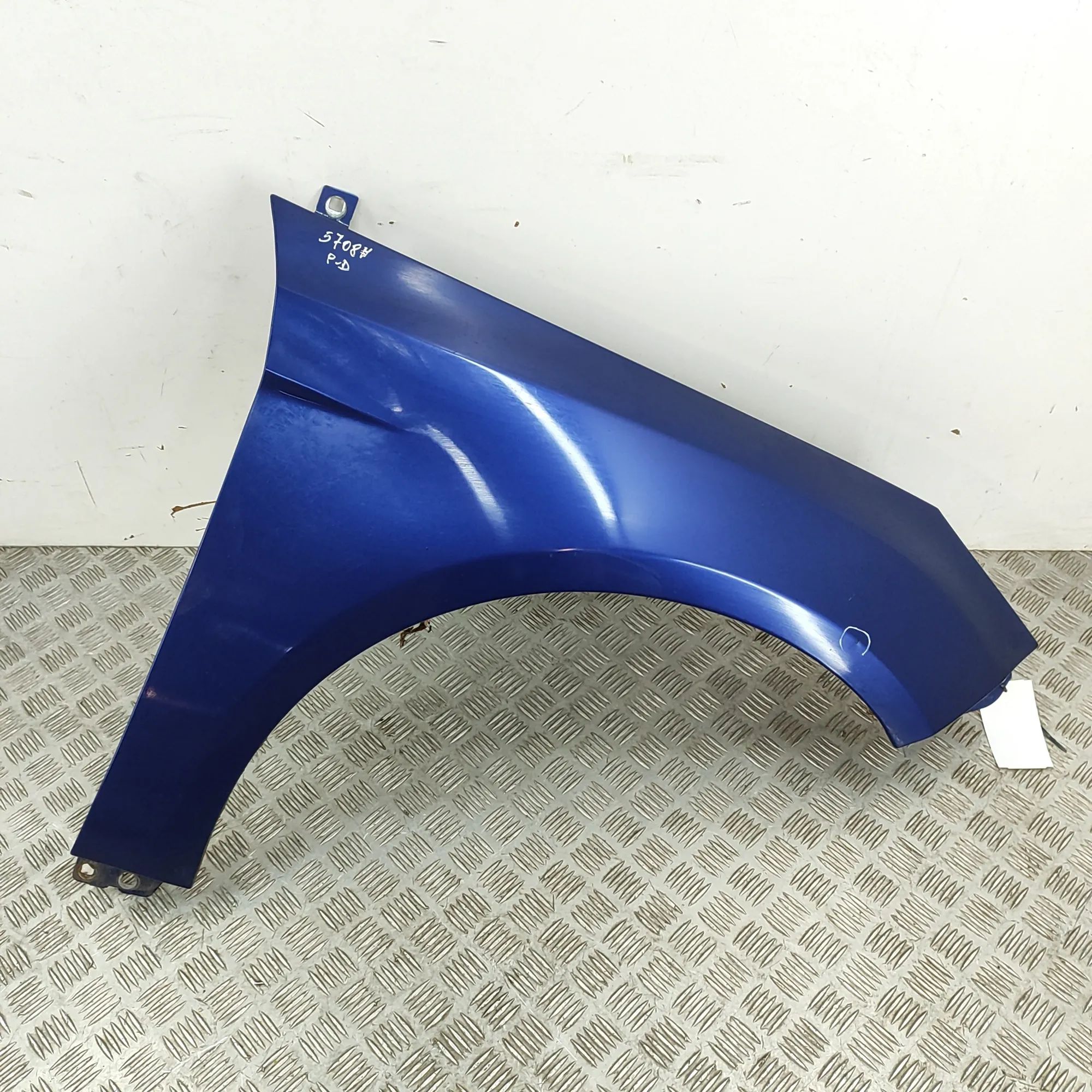 Ford Focus Front Right Fender Front Right Fender — FORD FOCUS (III) (2010-202...