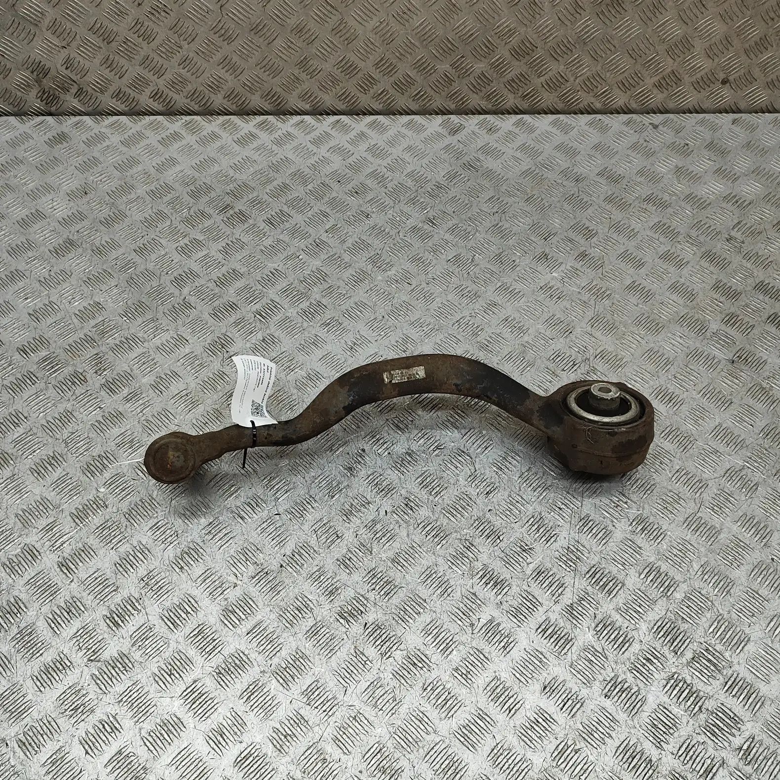 Land Rover Discovery Front Right Curved Control Arm Front Right Curved Control Arm — LAND ROVER DIS...