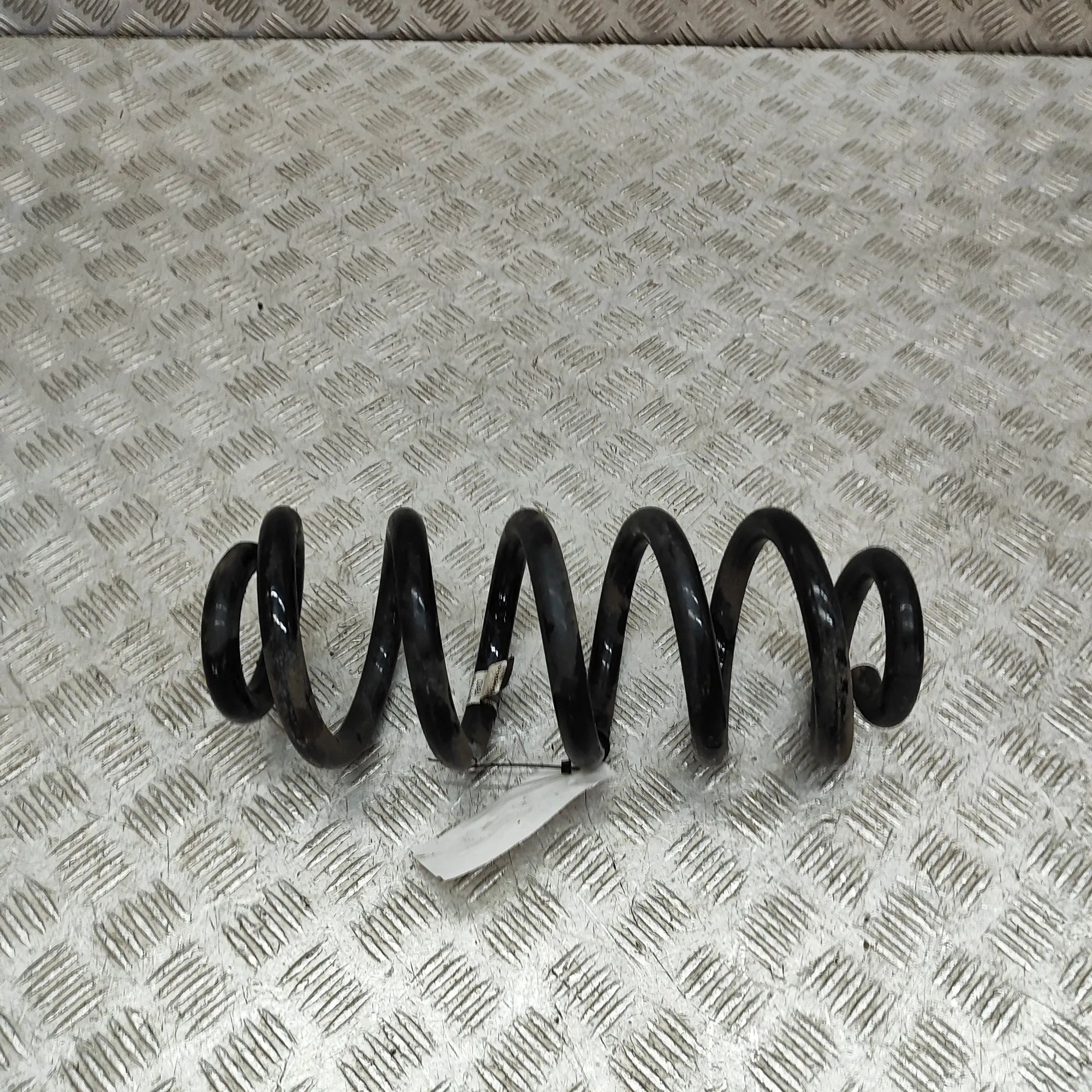 Volvo XC40 / EX40 Coil spring — rear right Coil spring — rear right — VOLVO XC40 (536) (20...