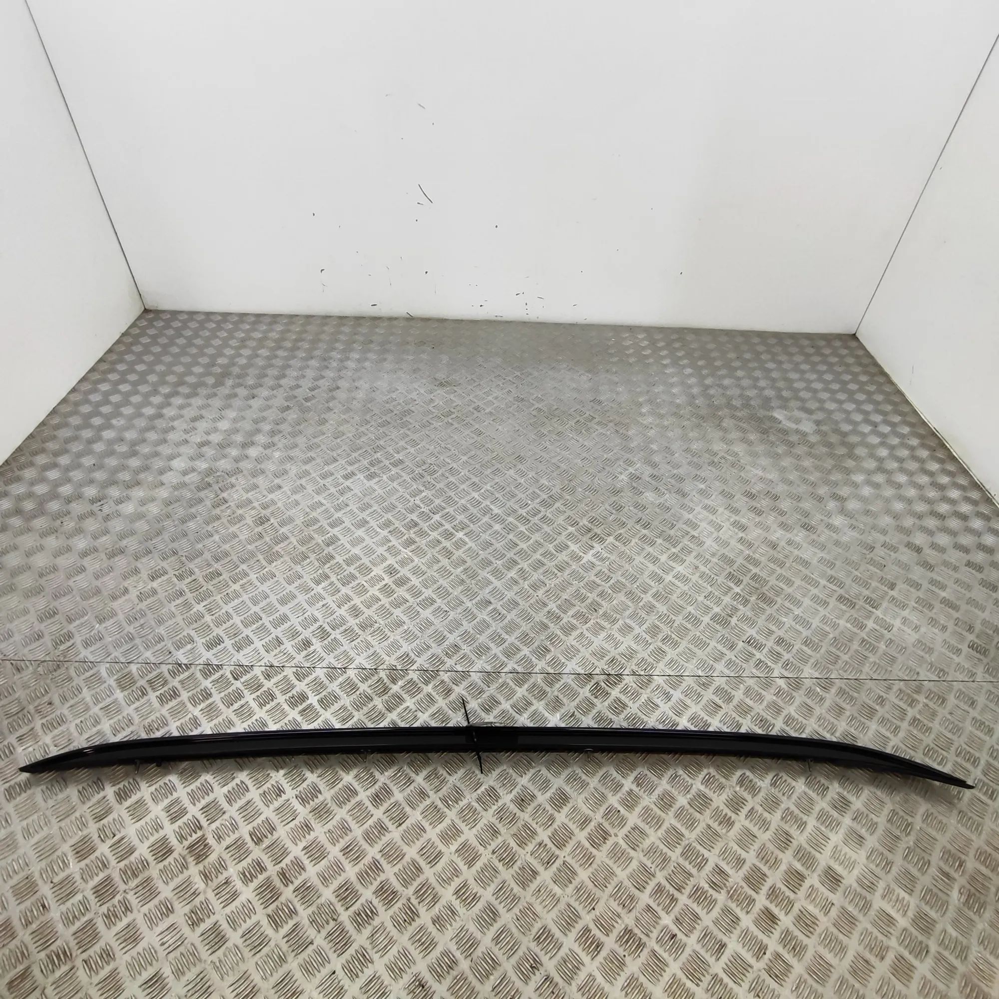 Volvo XC40 / EX40 Right Side Roof Rail Right Side Roof Rail — VOLVO XC40 (536) (2017-....