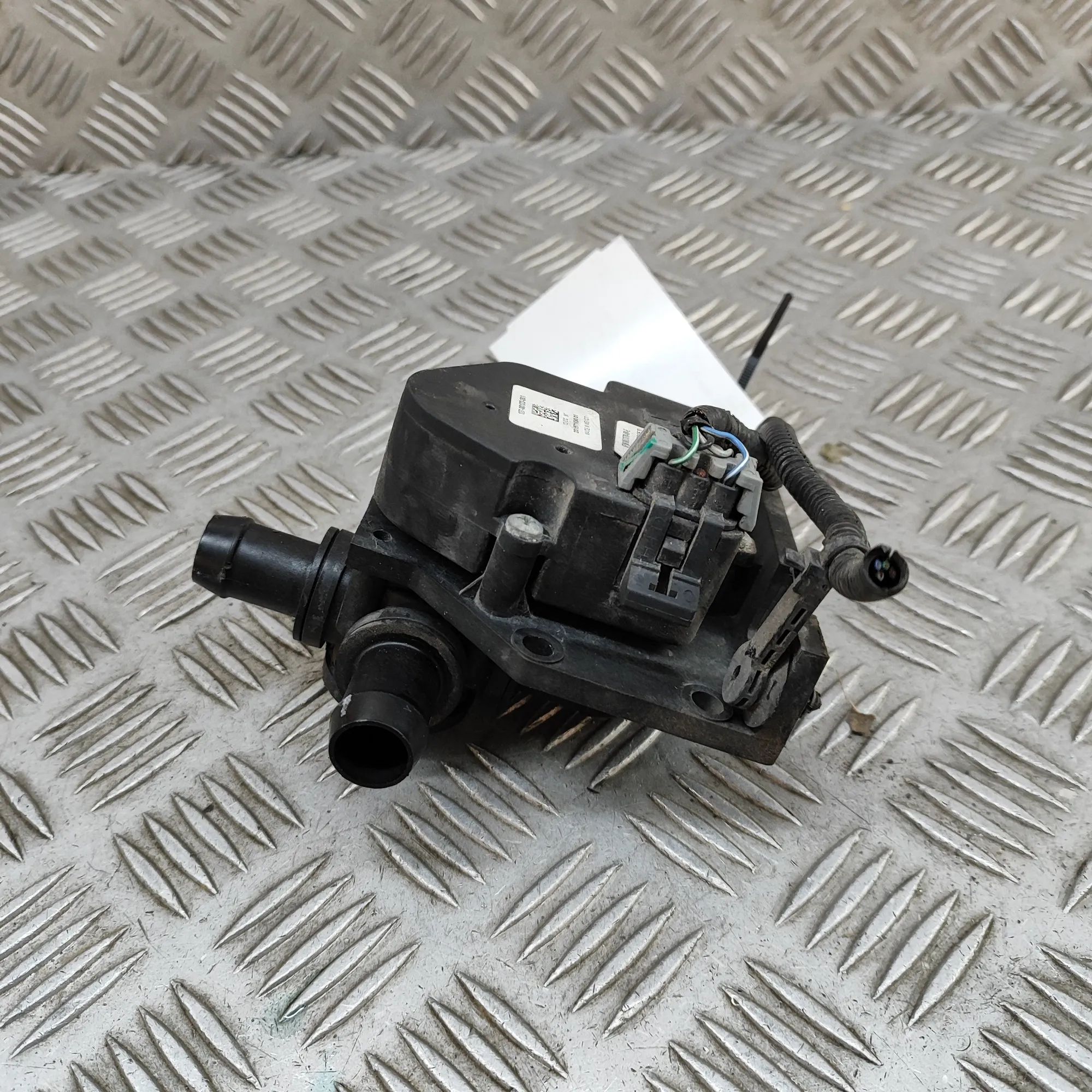 Tesla Model X Coolant valve Coolant valve — TESLA MODEL X (2013-...) — 6007...