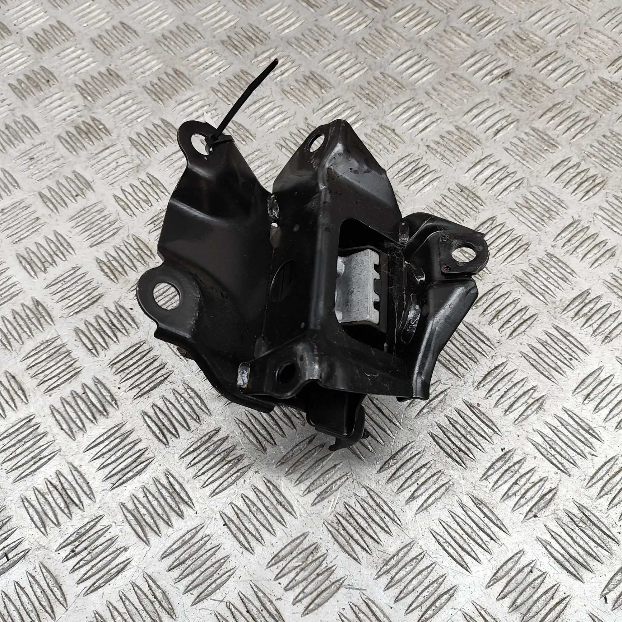 Toyota Yaris Left Side Engine Mount Left Side Engine Mount — TOYOTA YARIS (CROSS MX...