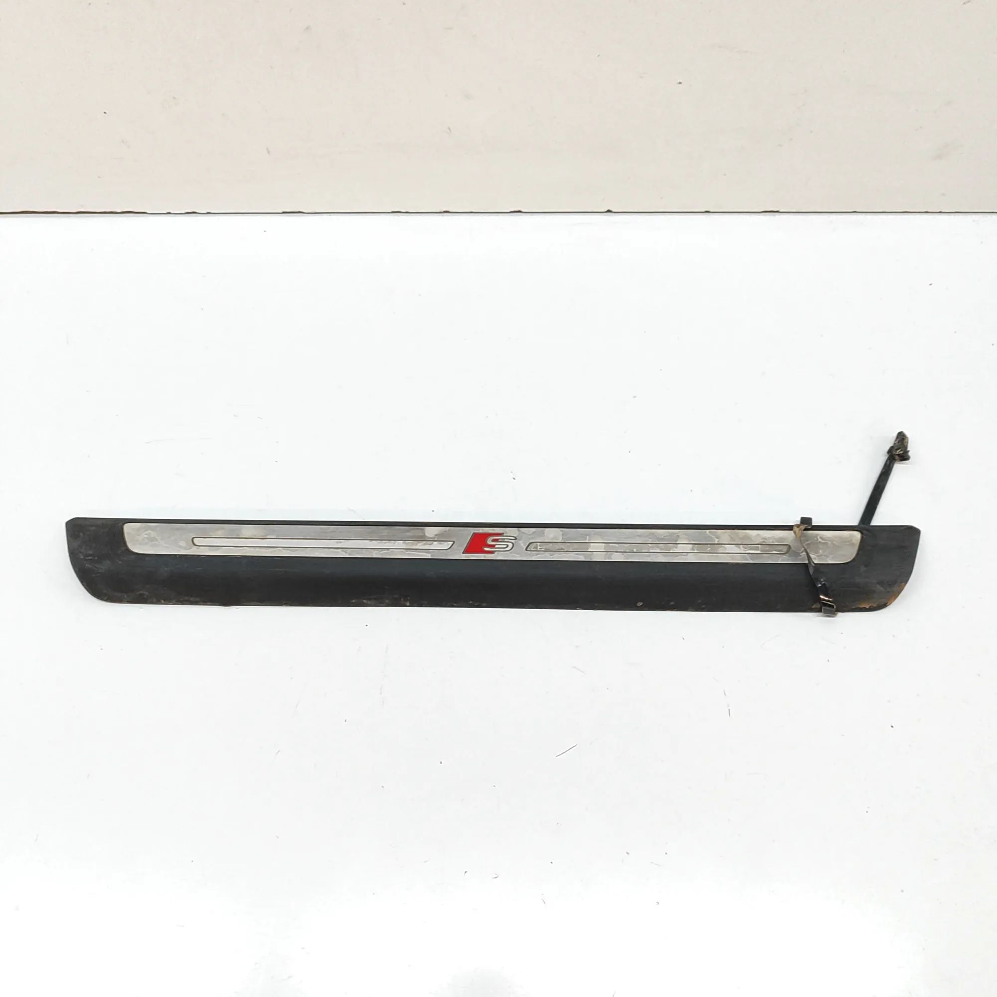 Audi Q3 (F3) Sill trim — front left Sill trim — front left — AUDI Q3 (Sportback F3N...