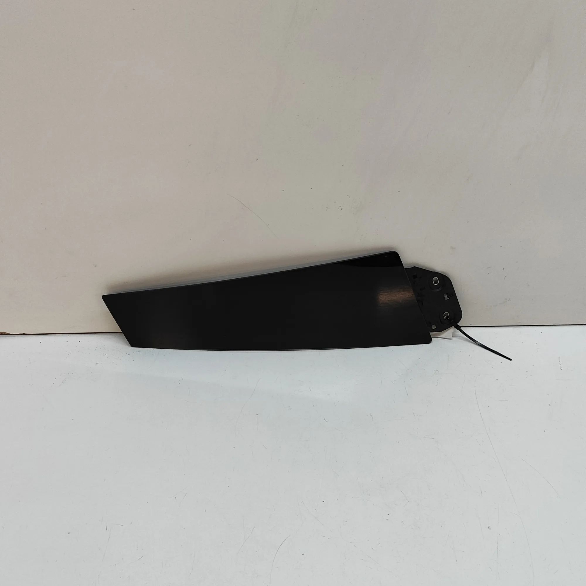 Porsche Taycan Vertical door trim — front left Vertical door trim — front left — PORSCHE TAYCA...
