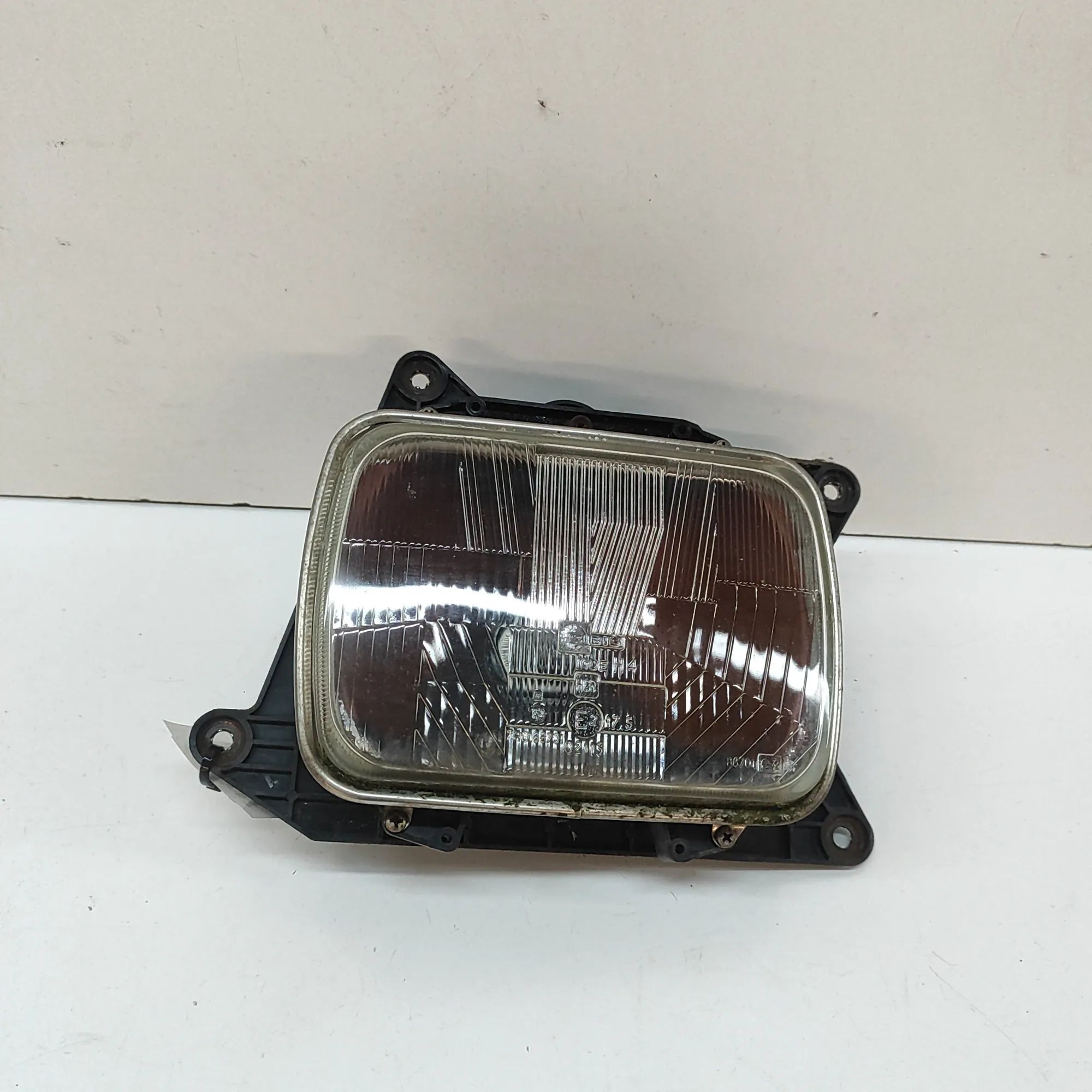 Nissan Patrol (Y60) Front Left Headlight Front Left Headlight — NISSAN PATROL (III/2 Har...