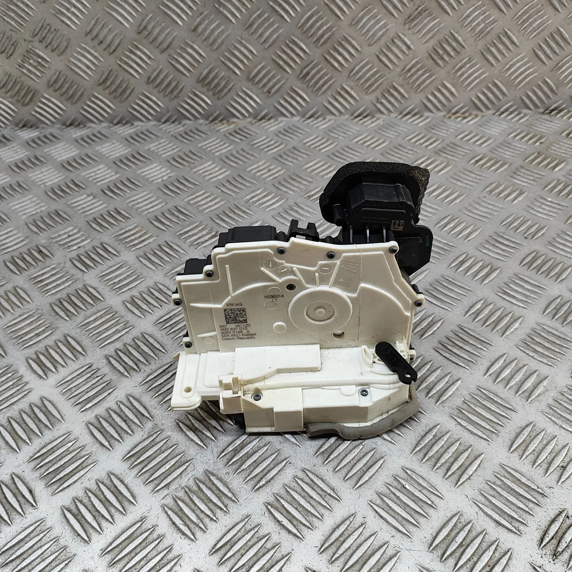 Porsche Taycan Door lock — front left Door lock — front left — PORSCHE TAYCAN (2019-....