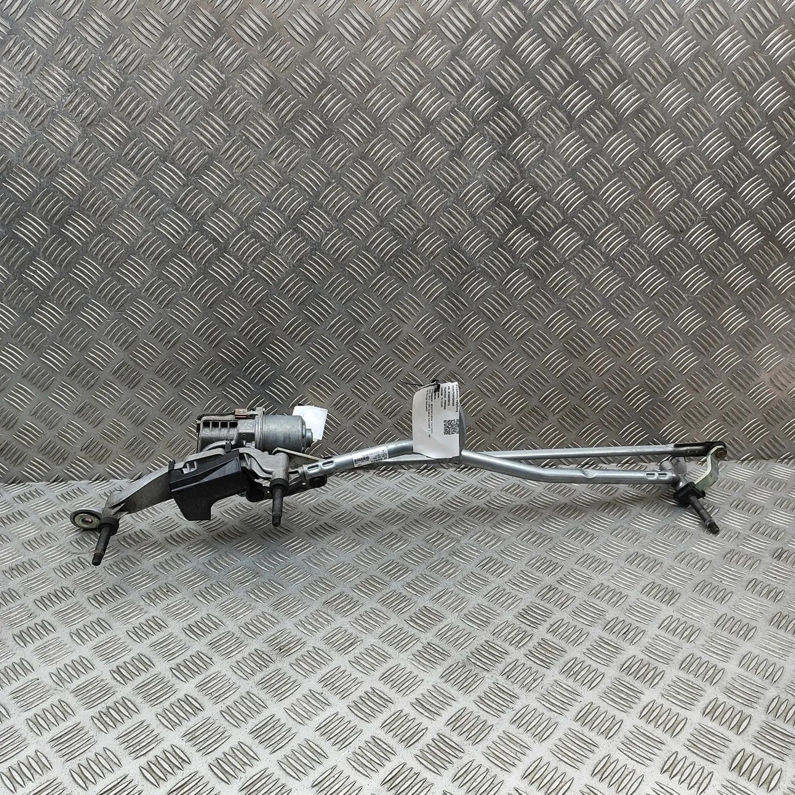 Mercedes-Benz GLC (X253) Front Windshield Wiper Mechanism Front Windshield Wiper Mechanism — MERCEDES BEN...
