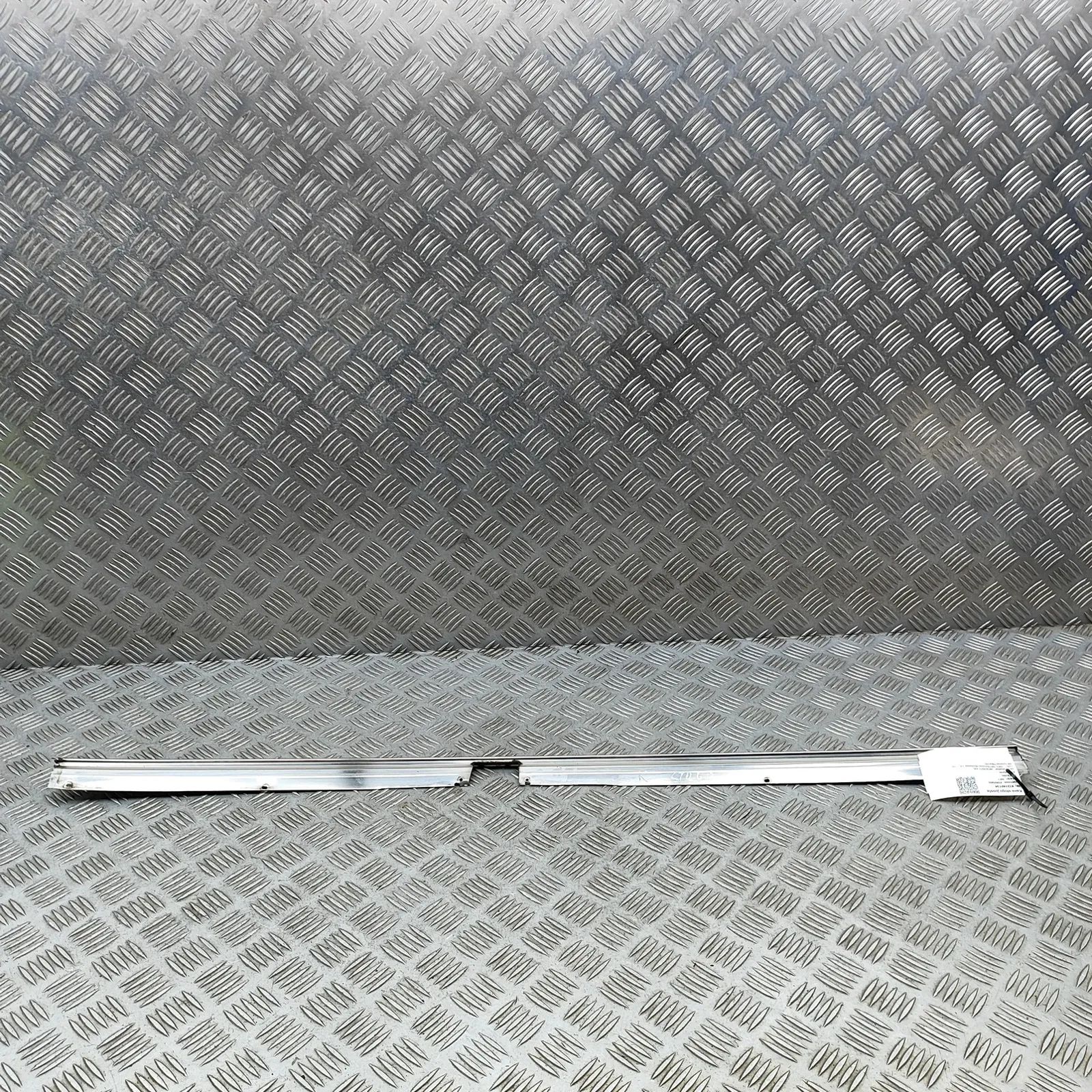 Maserati Biturbo (2, 4, Spyder, Karif) Left Side Roof Strip Trim Left Side Roof Strip Trim — MASERATI 425 (1987-...