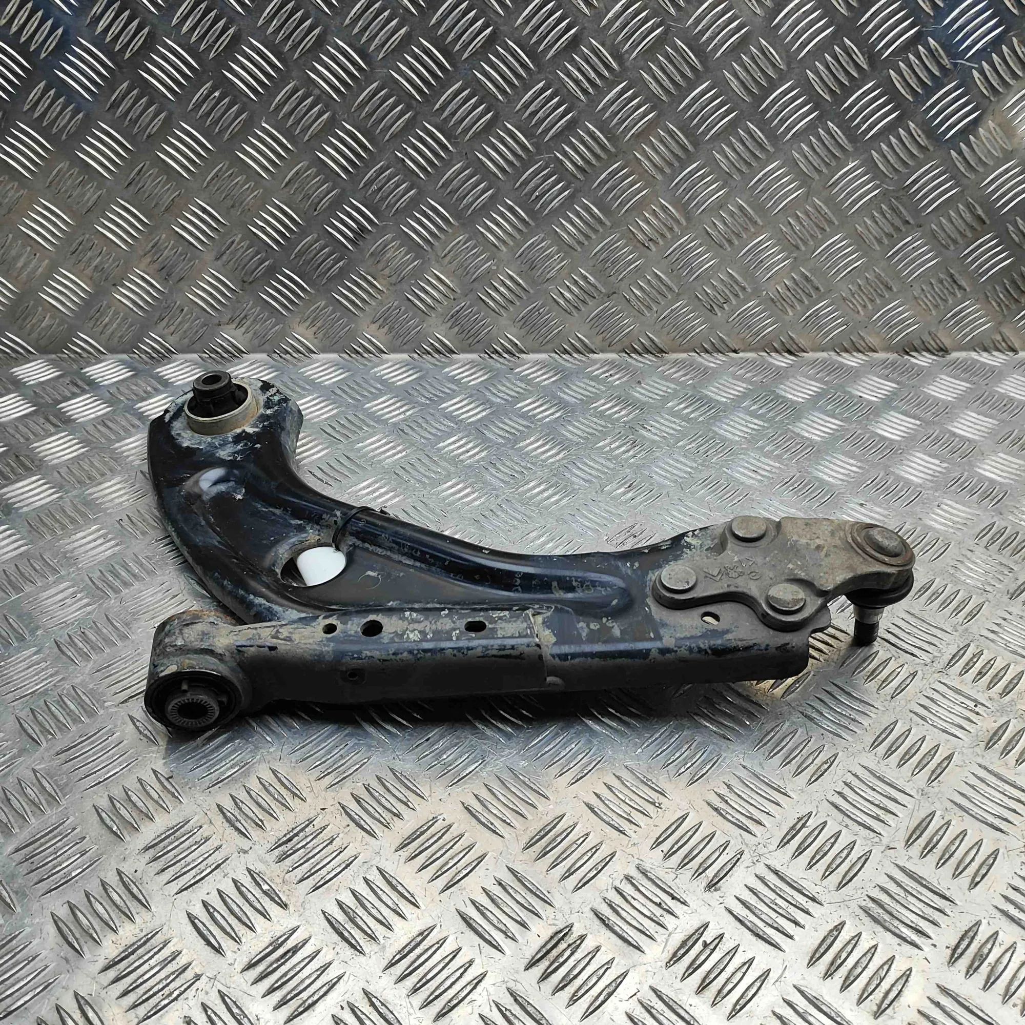 Peugeot 508 Front Right Lower Control Arm Front Right Lower Control Arm — PEUGEOT 508 (II...