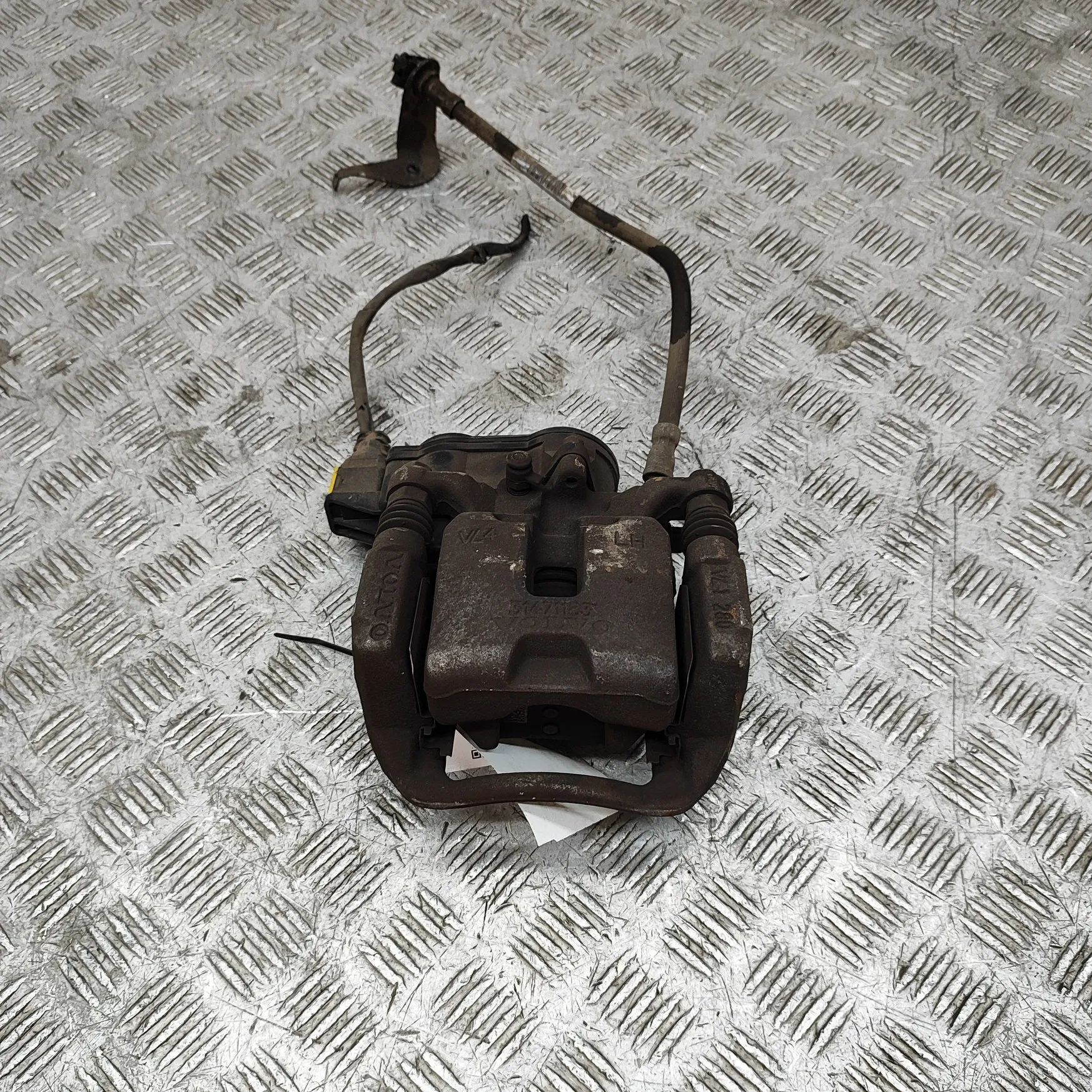 Volvo XC40 / EX40 Brake caliper — rear left Brake caliper — rear left — VOLVO XC40 (536) (2...