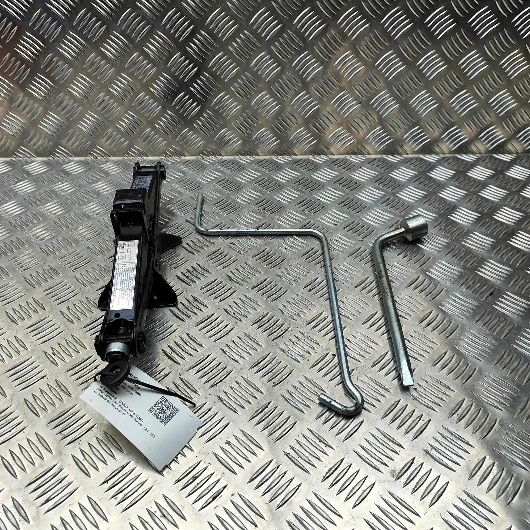Mazda MX-5 Lift Jack Lift Jack — MAZDA MX-5 (II NB) (1998-2005) — N3...