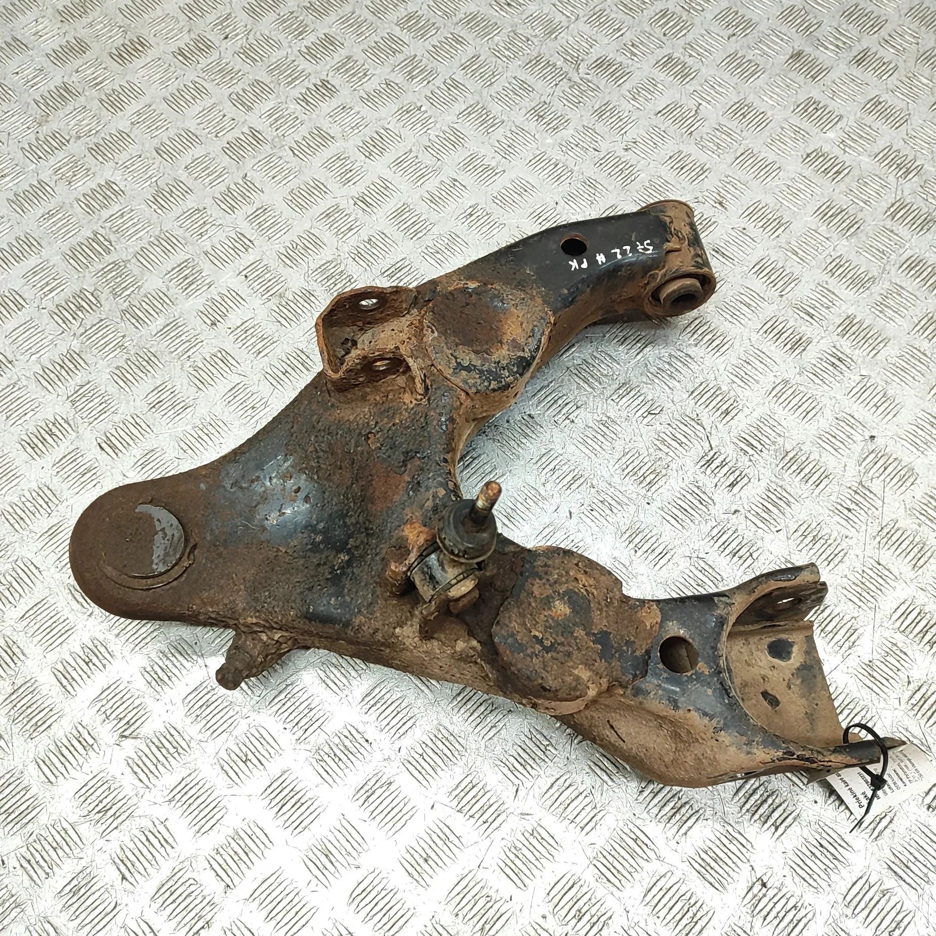 Toyota Land Cruiser 100 Front Left Lower Control Arm Front Left Lower Control Arm — TOYOTA LAND CRUI...
