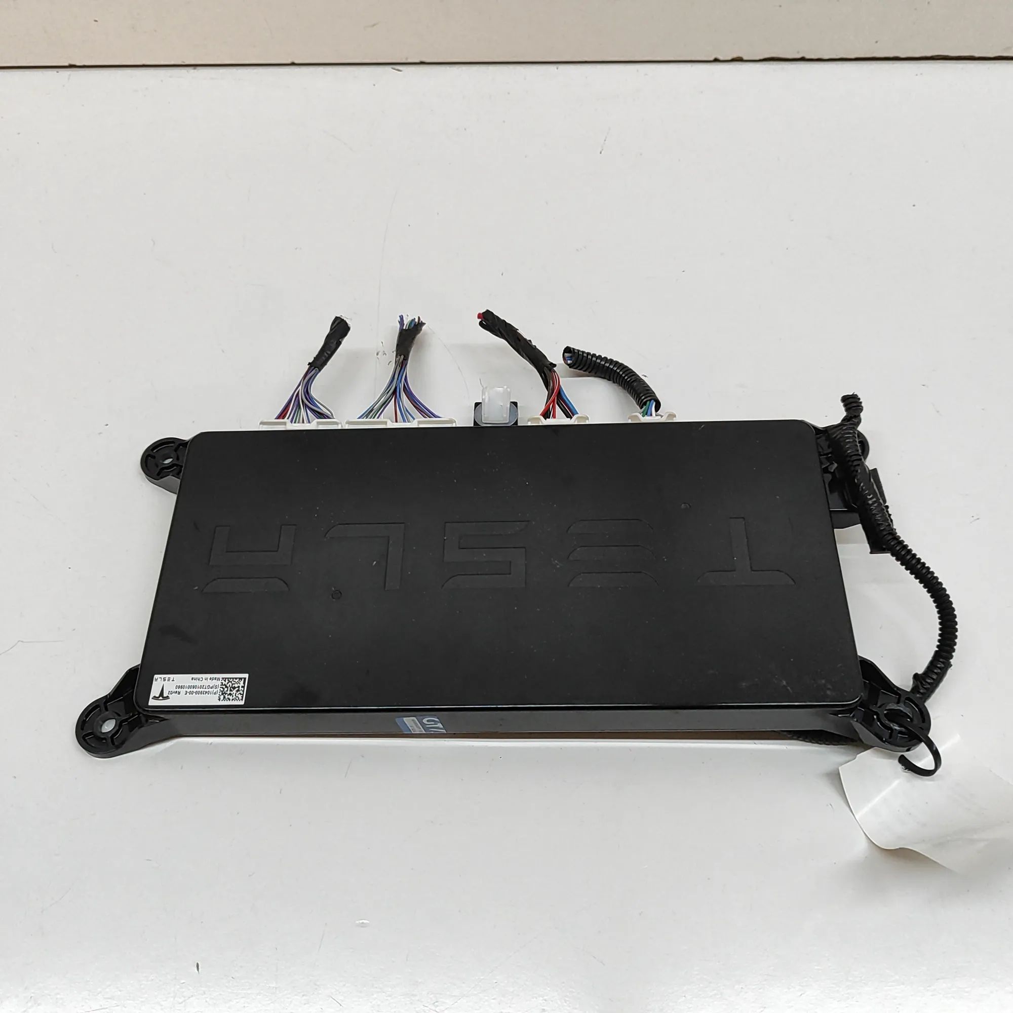 Tesla Model X Comfort Control Unit Comfort Control Unit — TESLA MODEL X (2013-...)...