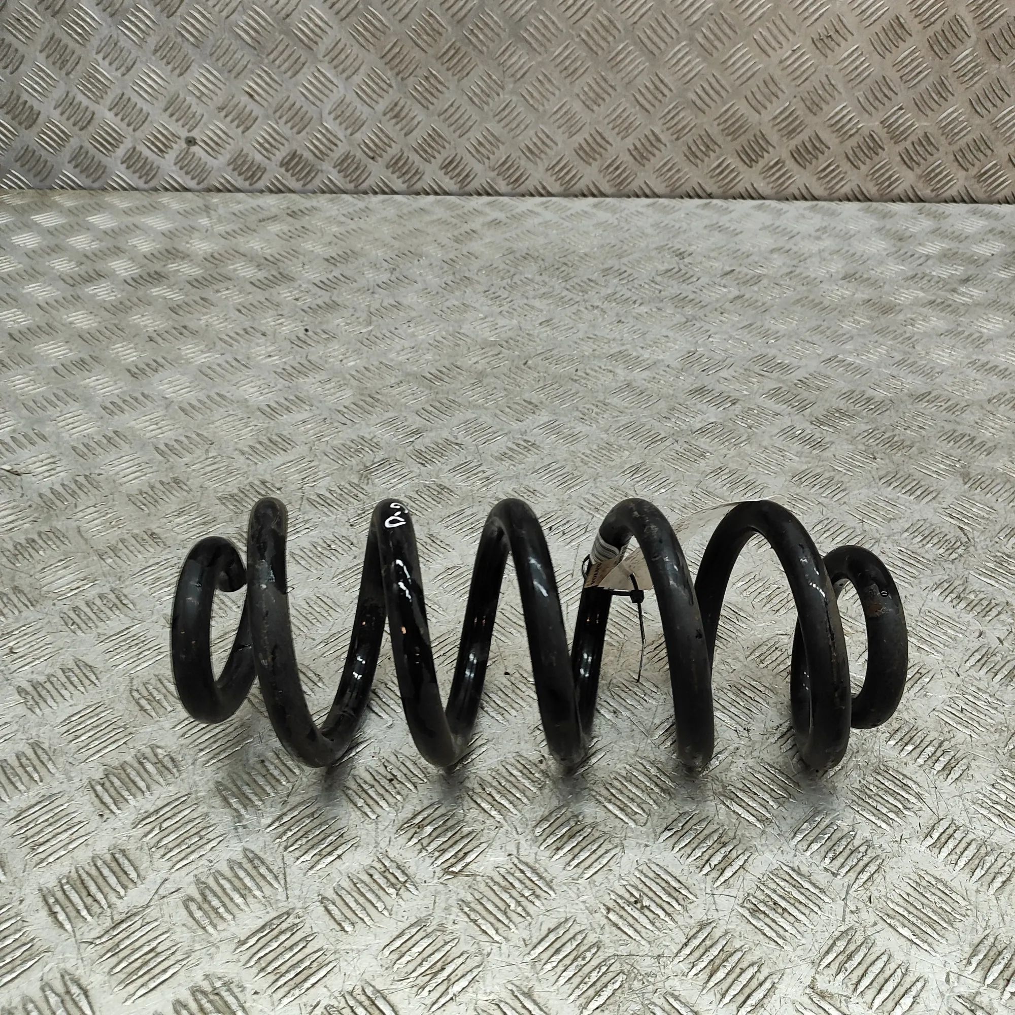 Volvo XC40 / EX40 Coil spring — rear left Coil spring — rear left — VOLVO XC40 (536) (201...