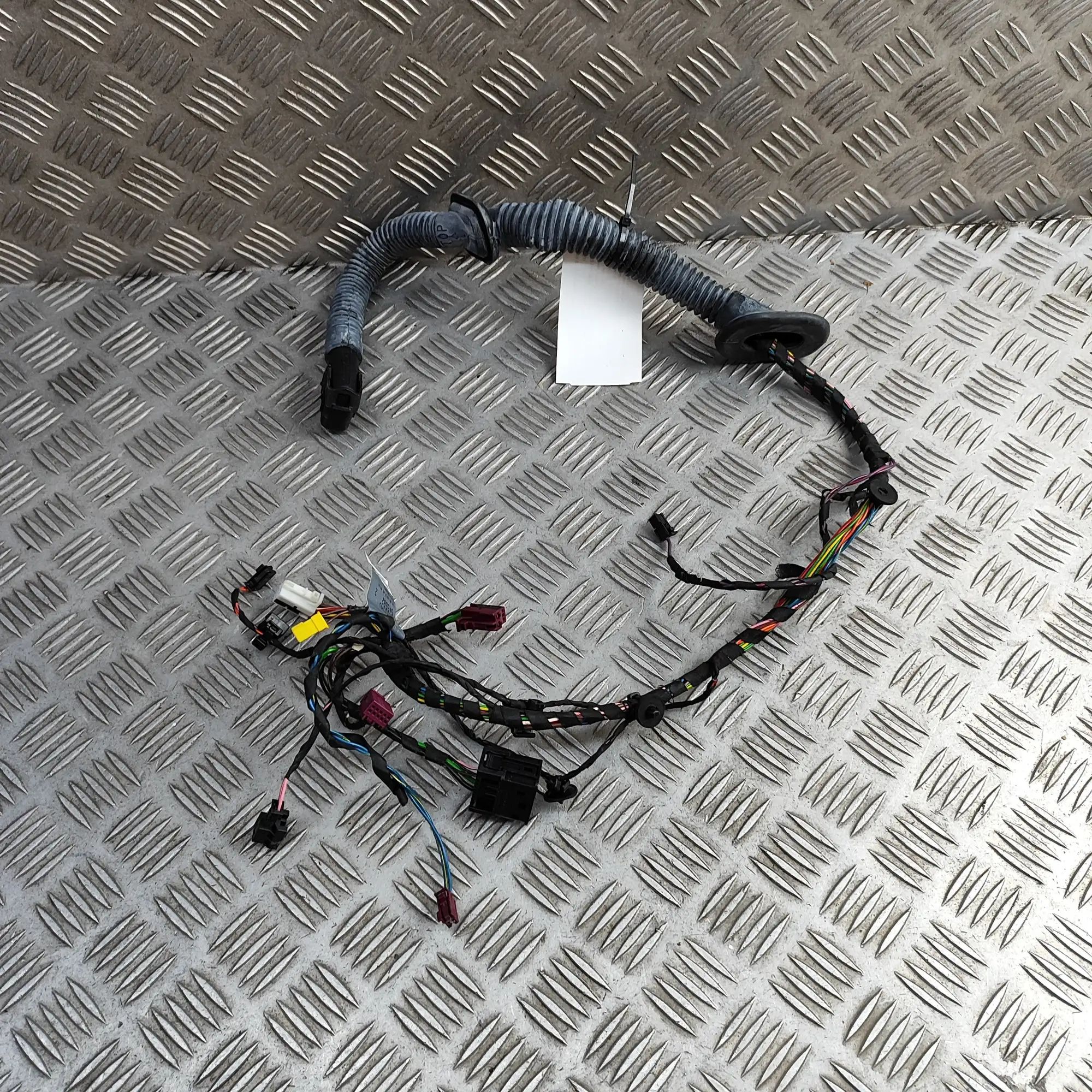 Mercedes-Benz A (W176) Door wiring — front left Door wiring — front left — MERCEDES BENZ AMG (G...