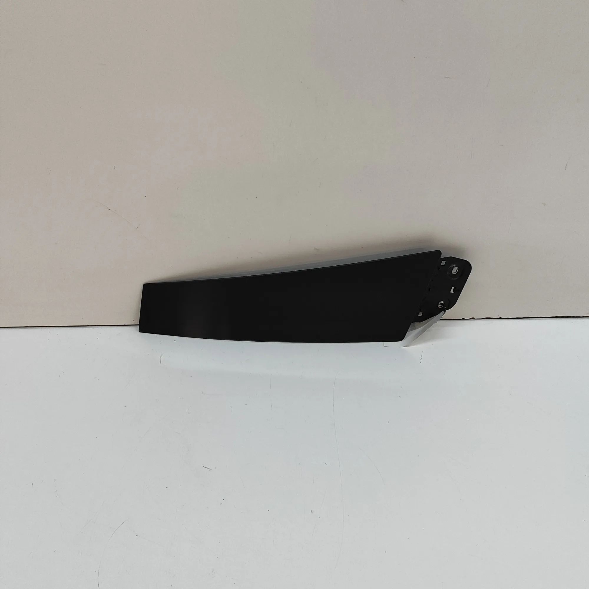Porsche Taycan Vertical door trim — front right Vertical door trim — front right — PORSCHE TAYC...