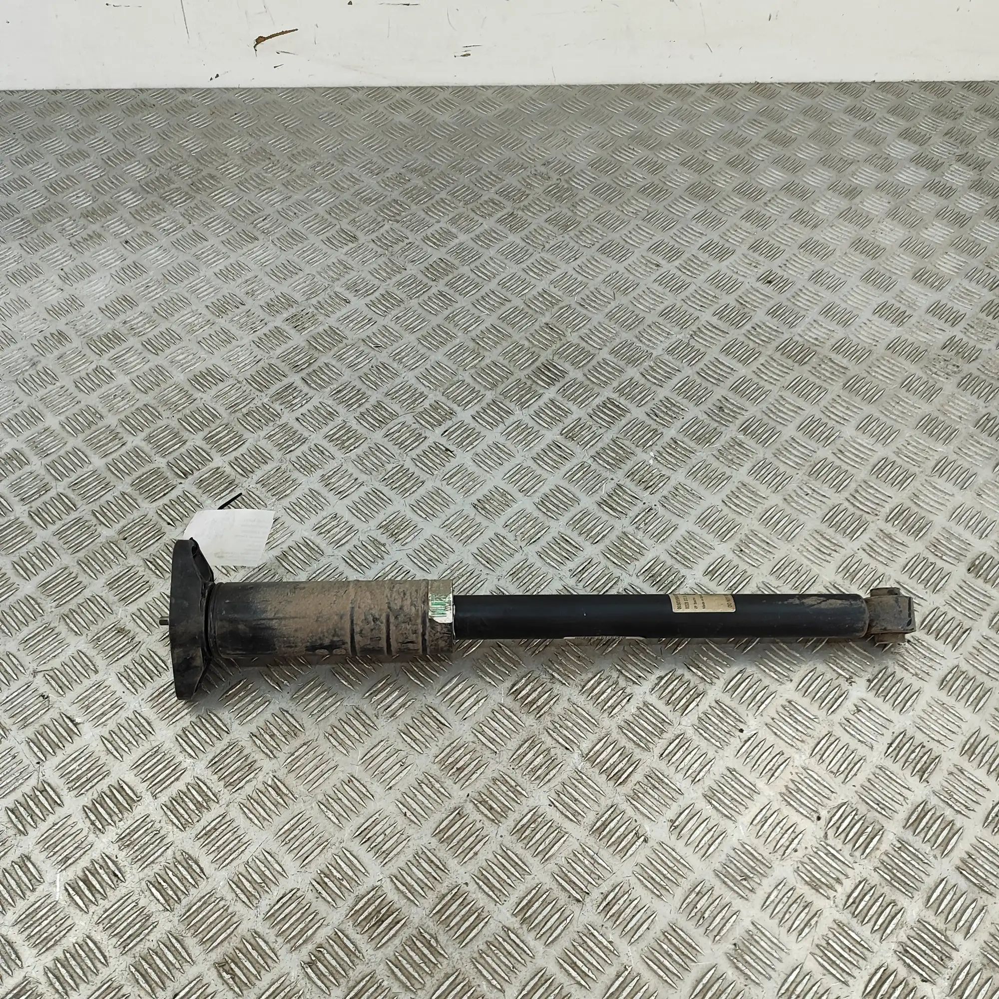 Alfa-Romeo Stelvio Shock absorber — rear left Shock absorber — rear left — ALFA ROMEO STELVIO...