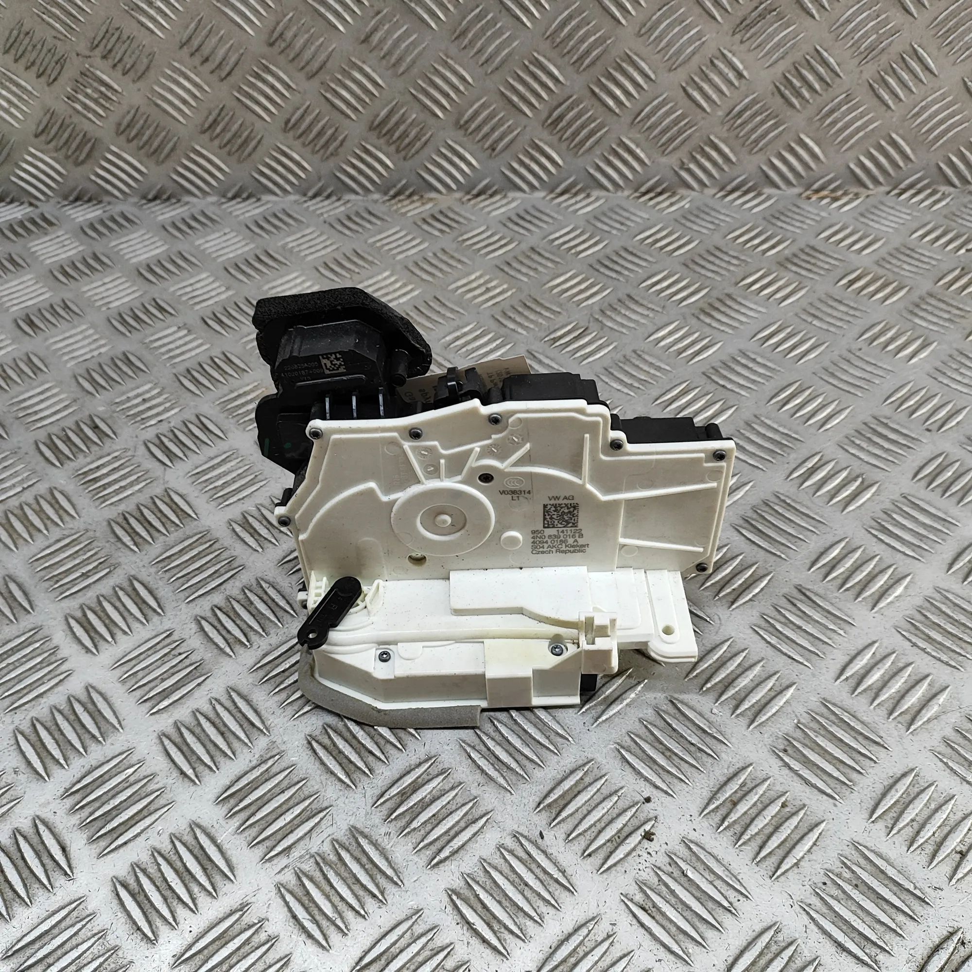 Porsche Taycan Door lock — rear right Door lock — rear right — PORSCHE TAYCAN (2019-....