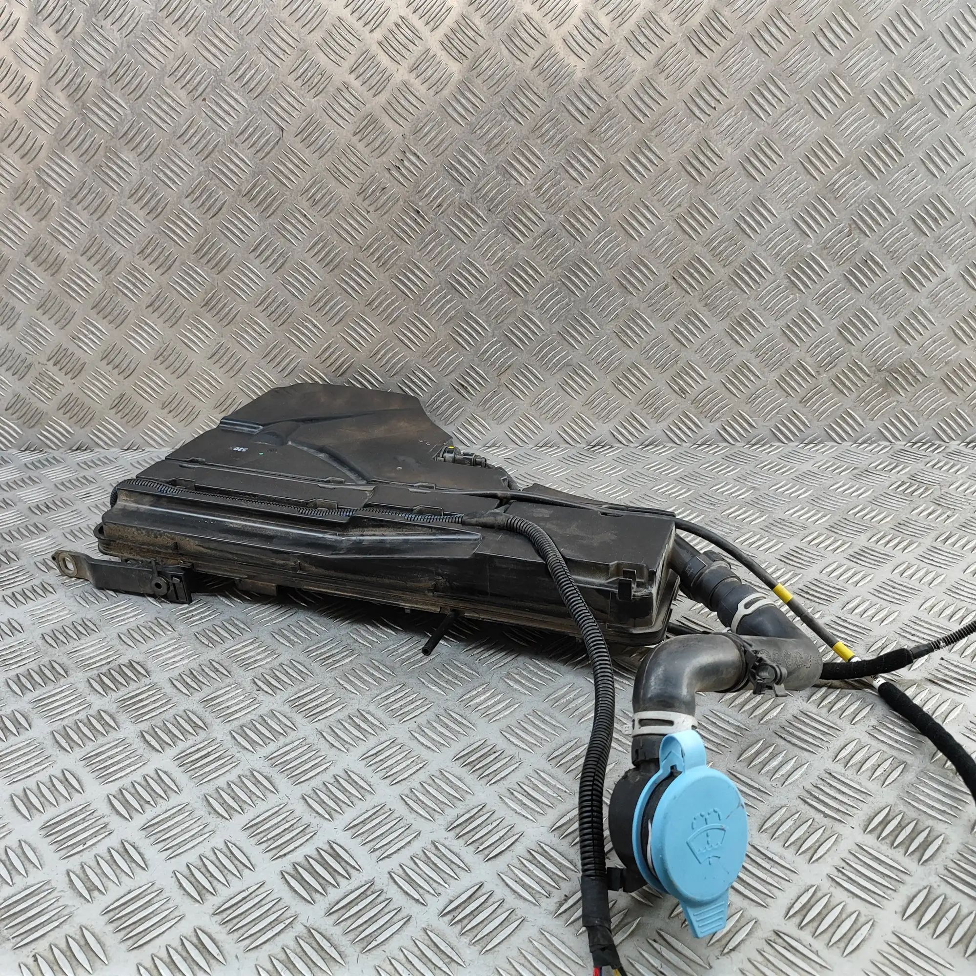 Alfa-Romeo Stelvio Window Washer Tank Window Washer Tank — ALFA ROMEO STELVIO (949_) ...
