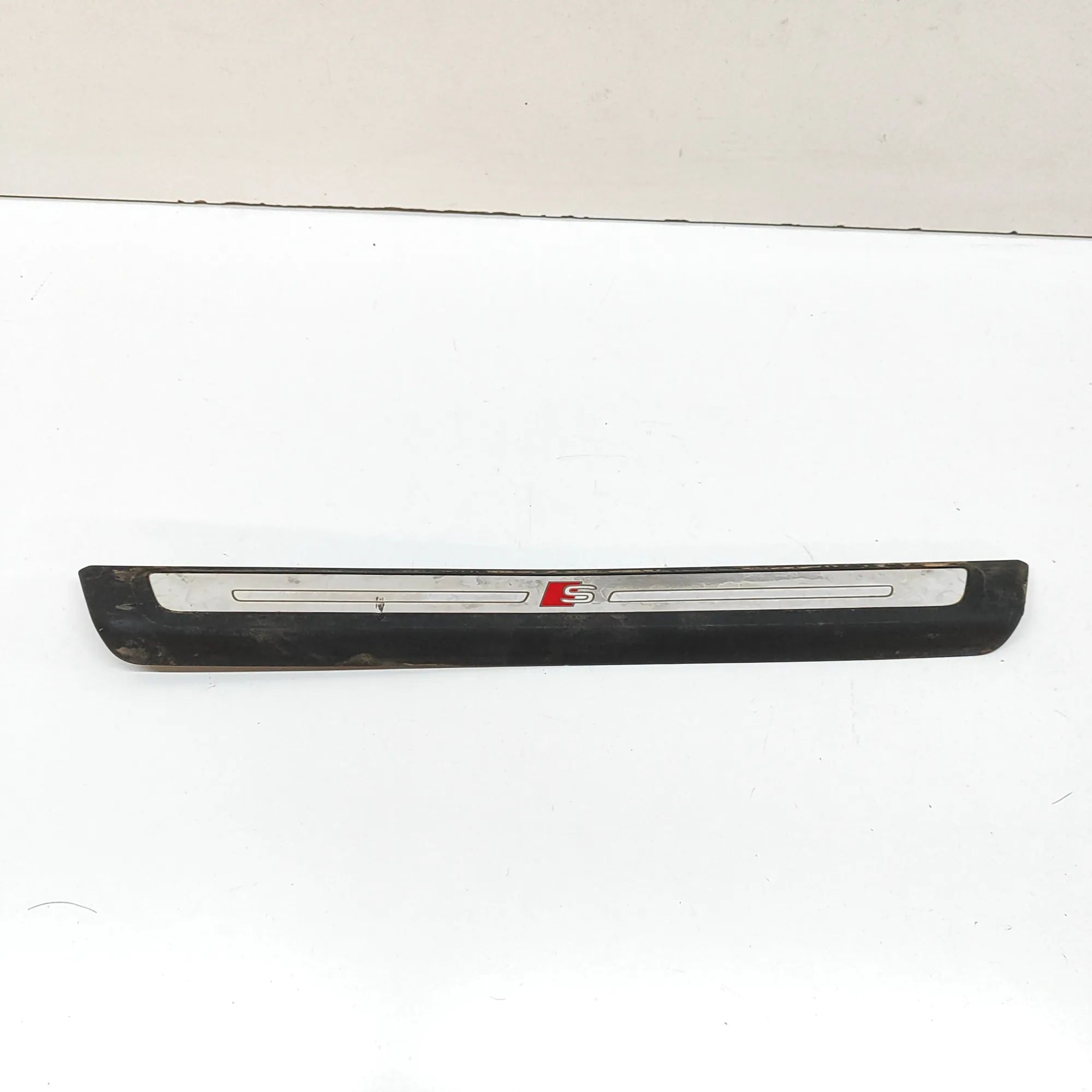 Audi Q3 (F3) Sill trim — front right Sill trim — front right — AUDI Q3 (Sportback F3...