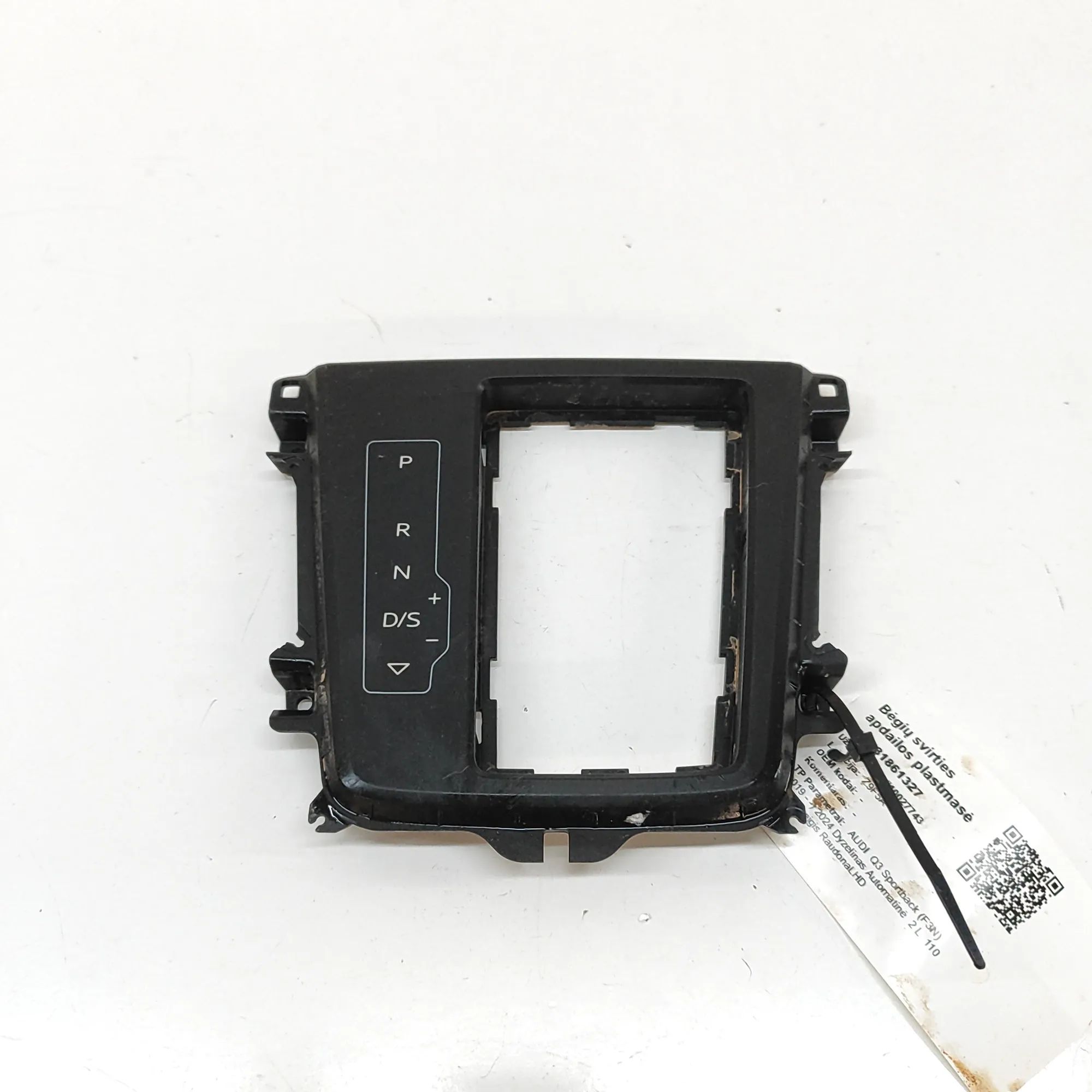 Audi Q3 (F3) Gear Shifting Level Plastic Trim Gear Shifting Level Plastic Trim — AUDI Q3 (Spo...