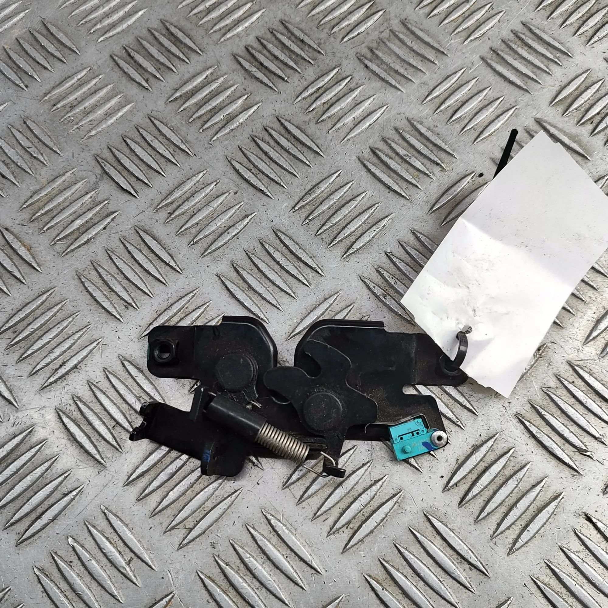 Honda HR-V / e:Ny1 bonnet lock Bonnet lock — HONDA E:NY1 (2023-...) — 74190-31...