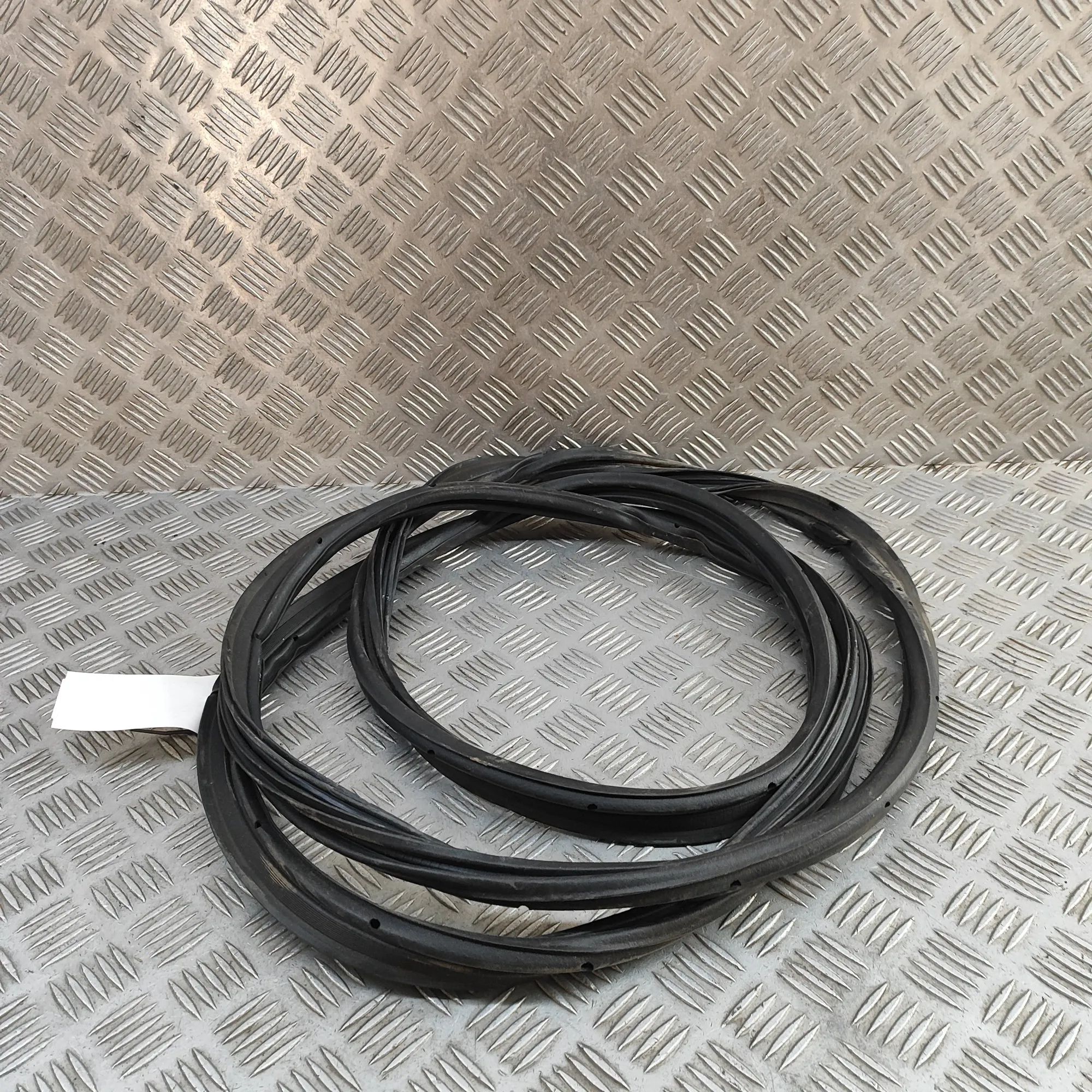 Honda HR-V / e:Ny1 Tailgate rubber seal Tailgate rubber seal — HONDA E:NY1 (2023-...) —...