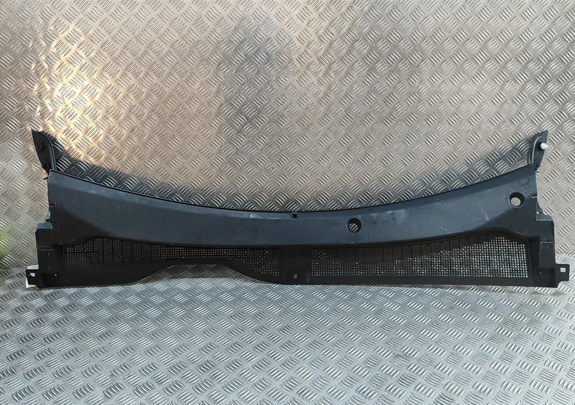 Jeep Avenger Front Wiper Cowl Trim Front Wiper Cowl Trim — JEEP AVENGER (J2) (2022...