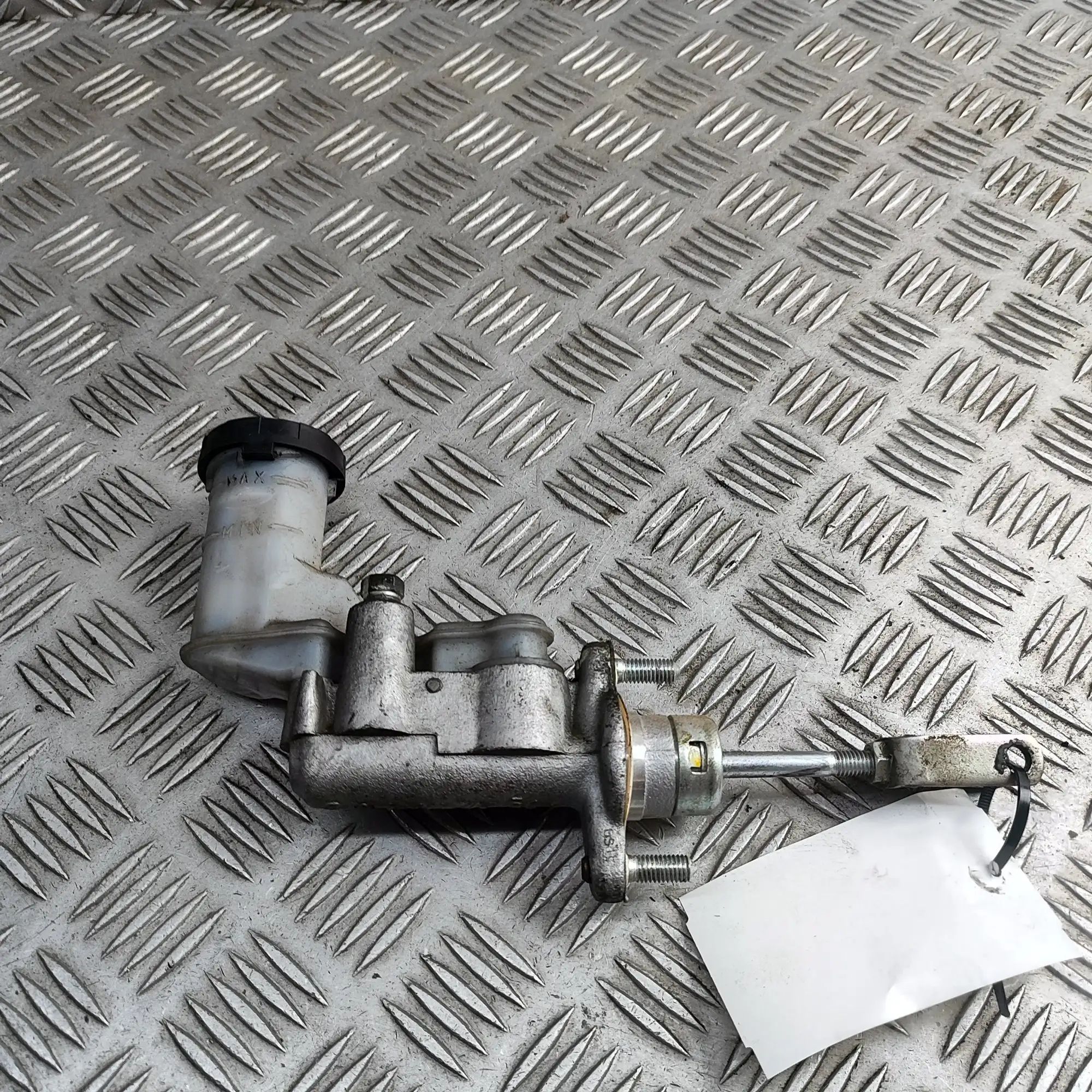 Isuzu D-Max Brake Cylinder Brake Cylinder — ISUZU D-MAX (I TFR, TFS) (2002...