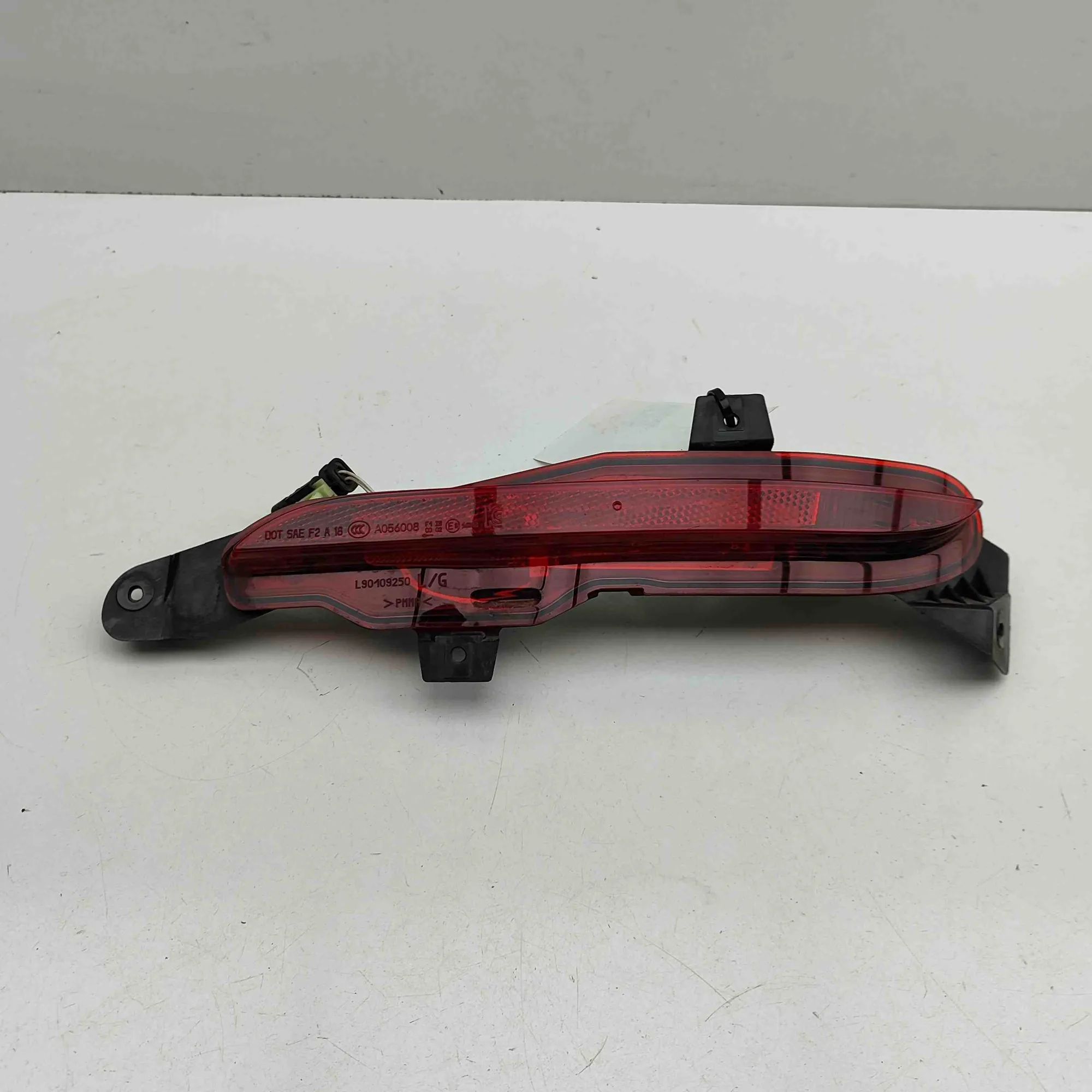 Land Rover Range Rover Velar Rear Left Fog Light Rear Left Fog Light — LAND ROVER RANGE ROVER VE...