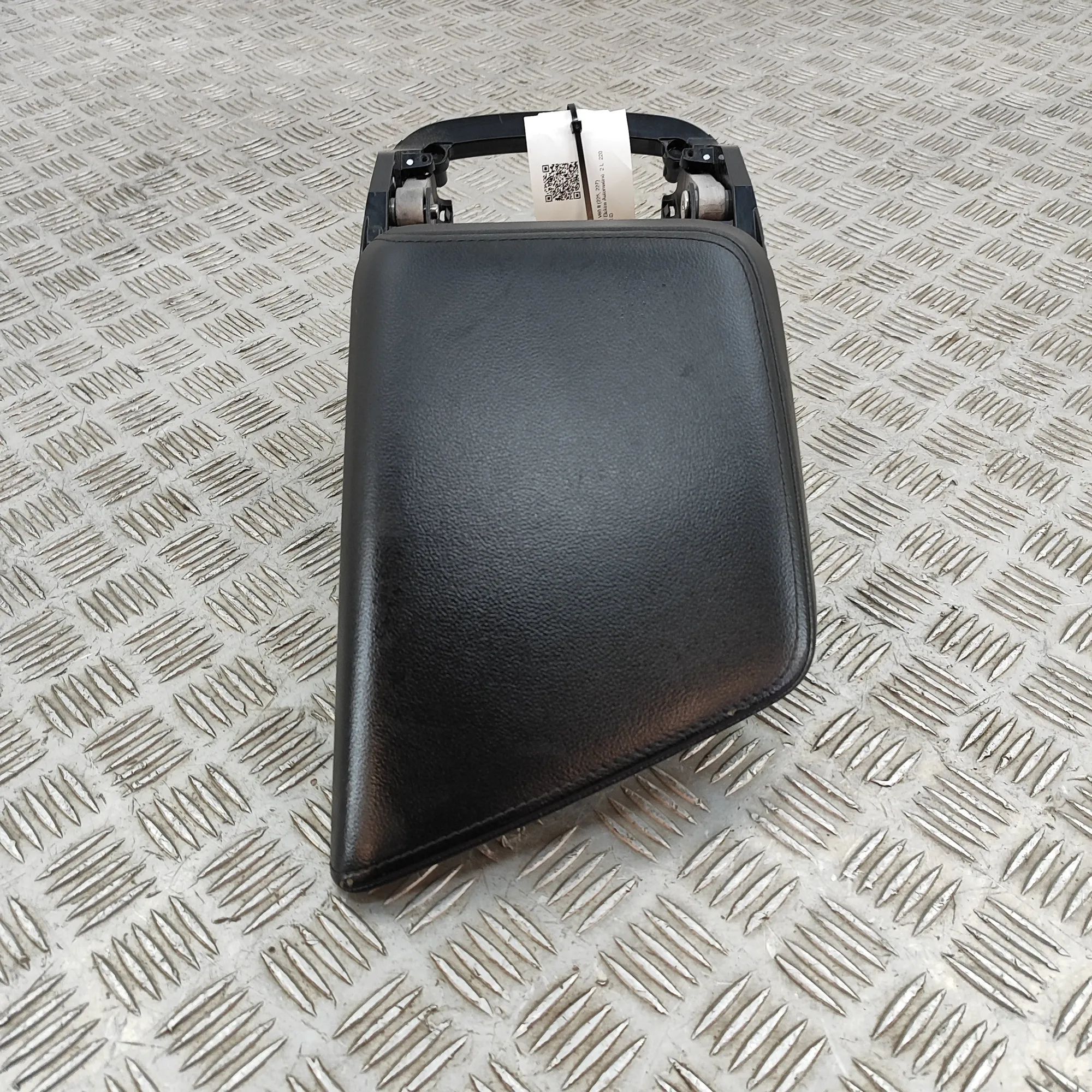 Volvo V60 Armrest Armrest — VOLVO V60 (II 225, 227) (2018-...) — ...