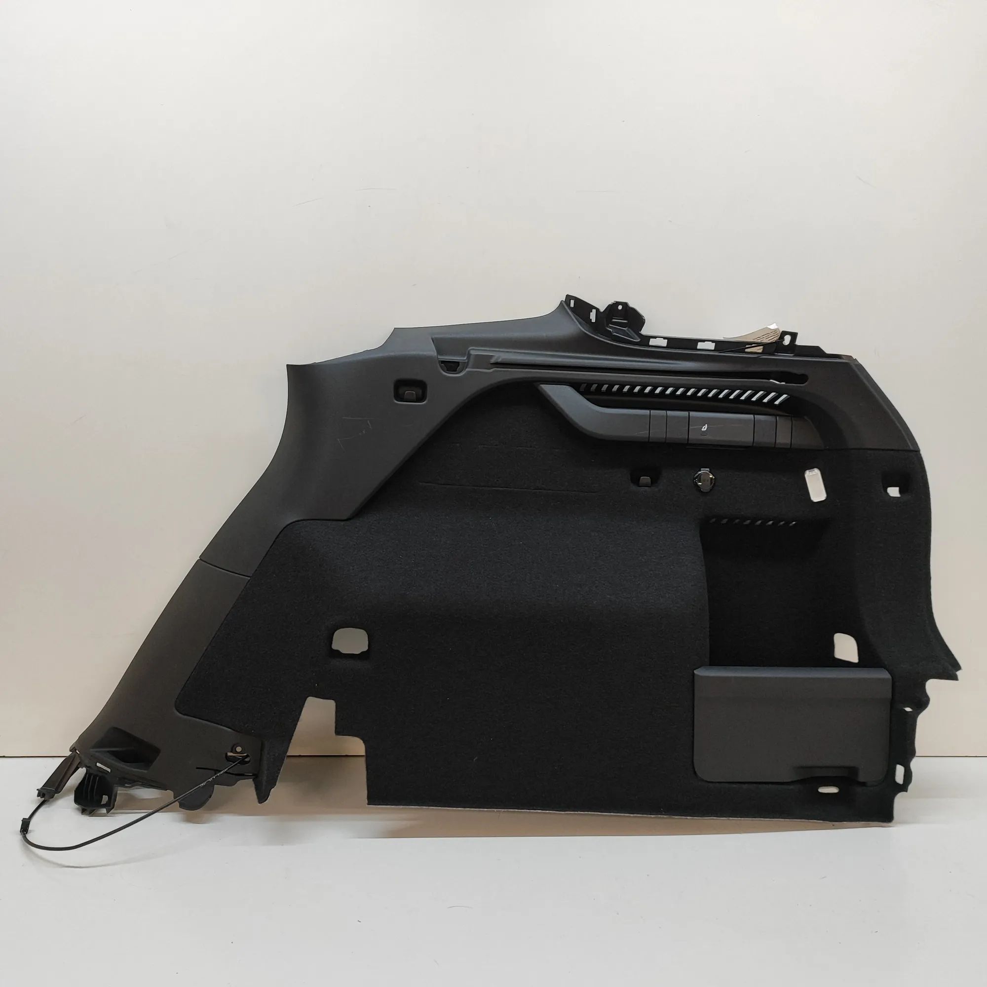 Volkswagen Tayron Right Side Trunk Trim Right Side Trunk Trim — VW TAYRON (R41) (2024-....