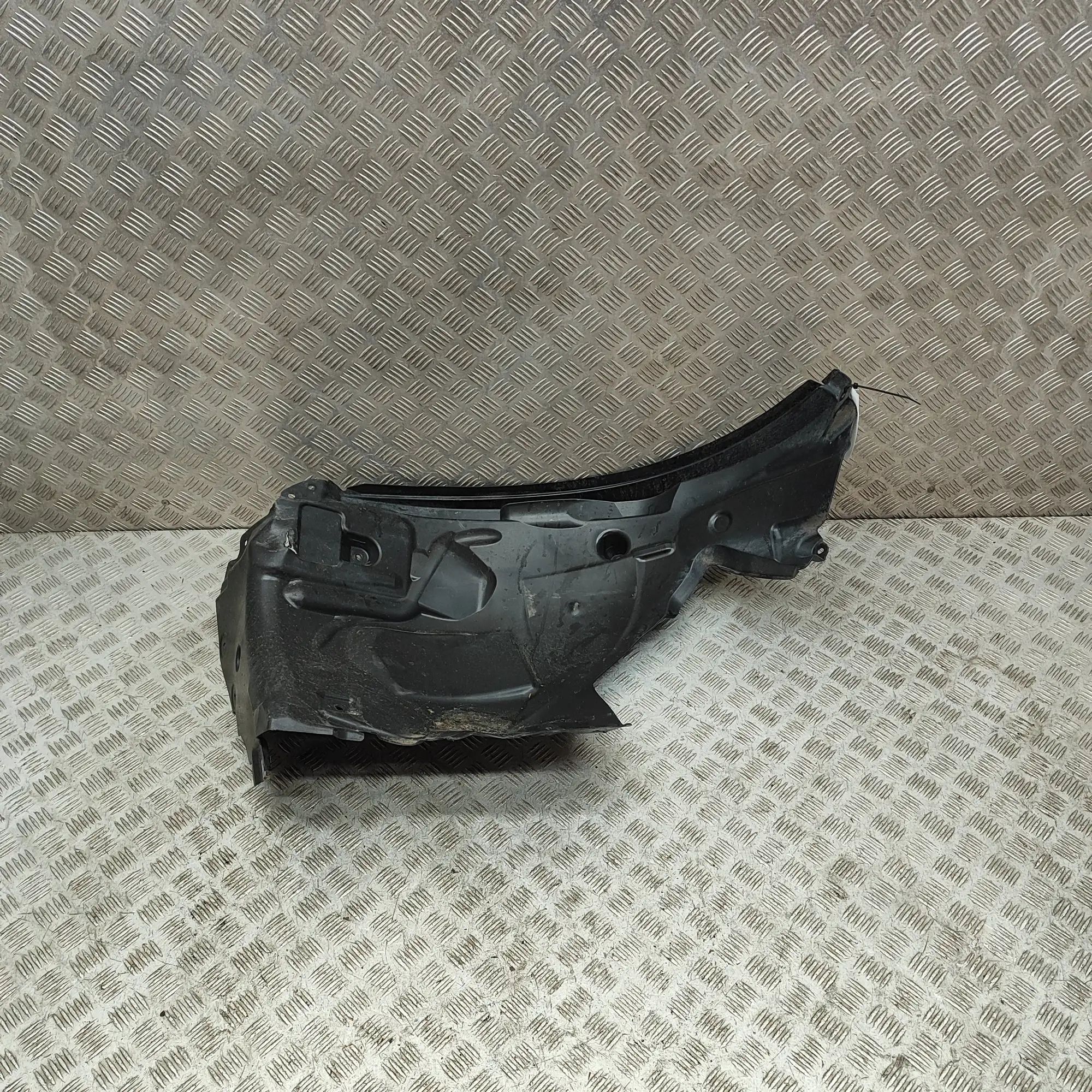 Mercedes-Benz A (W177) Wheel arch liner — front — right — rear section Wheel arch liner — front — right — rear section...