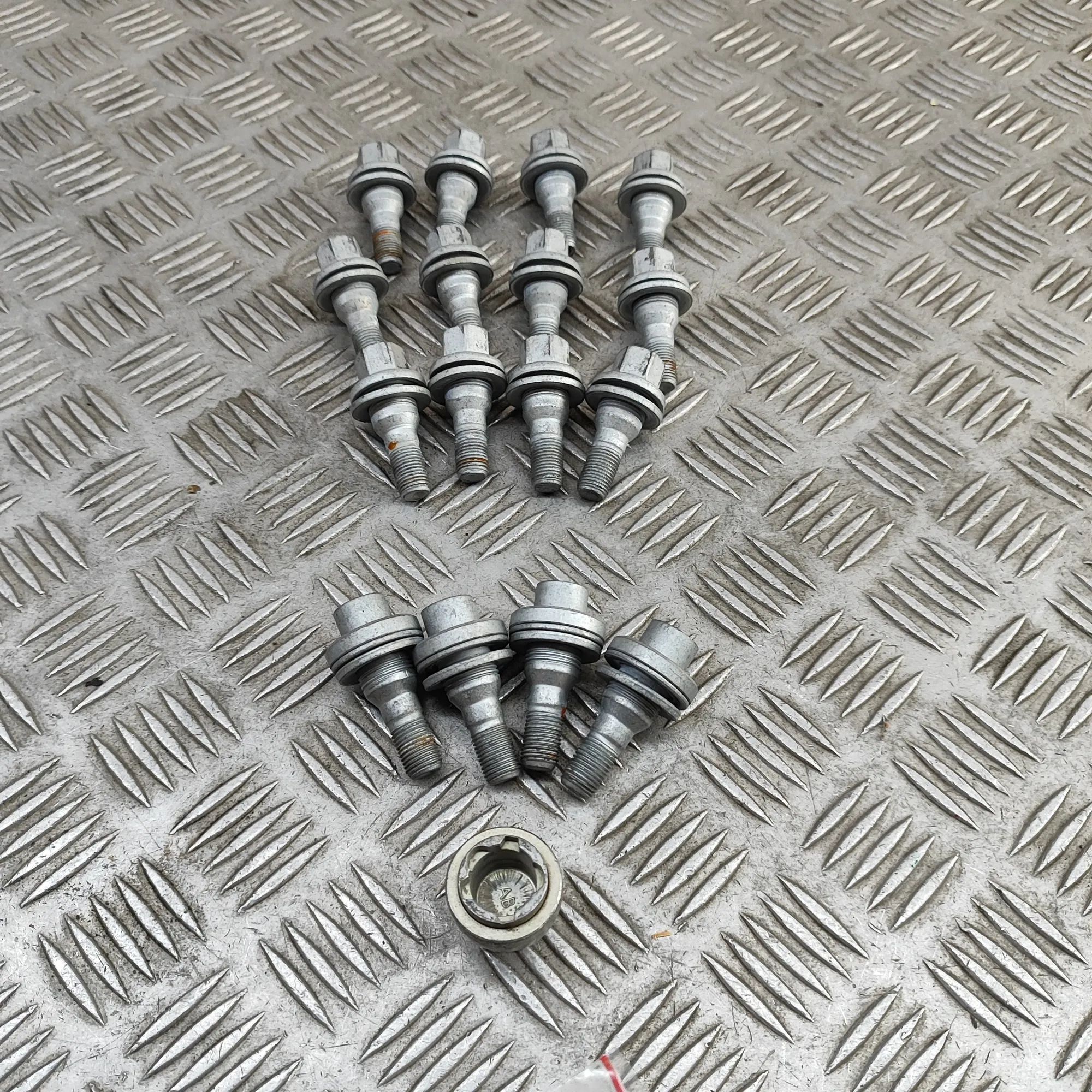 Jeep Avenger Wheel Screws Kit Wheel Screws Kit — JEEP AVENGER (J2) (2022-...)...