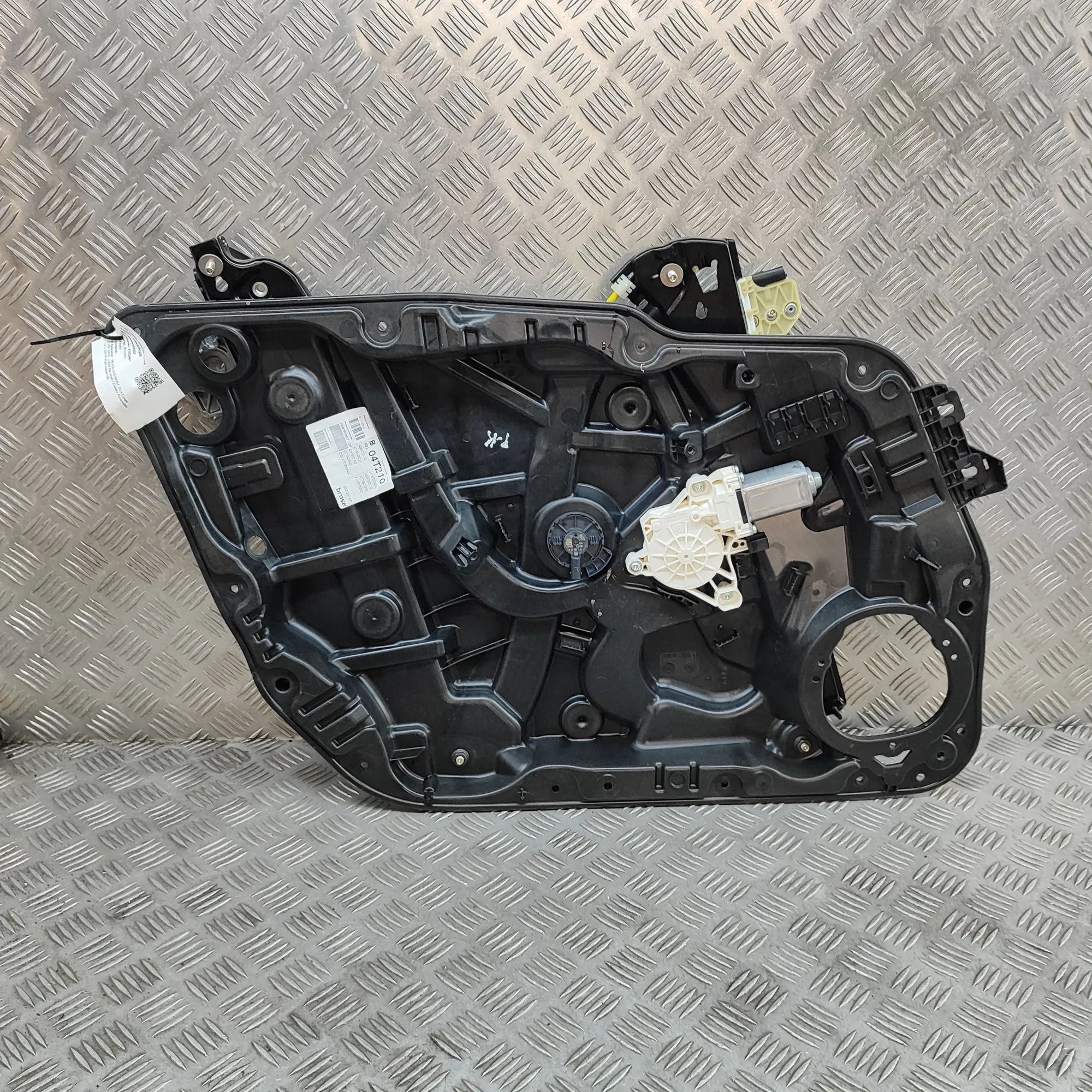 Mercedes-Benz CLA (C118) Front Left Door Window Regulator Front Left Door Window Regulator — MERCEDES BEN...
