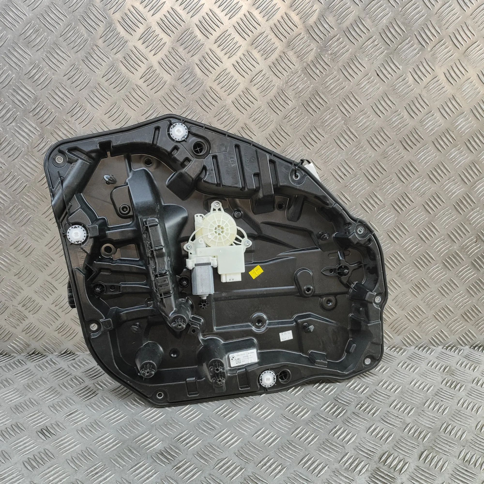 BMW X5 (G05) Rear Right Door Window Regulator Rear Right Door Window Regulator — BMW X5 (G05)...