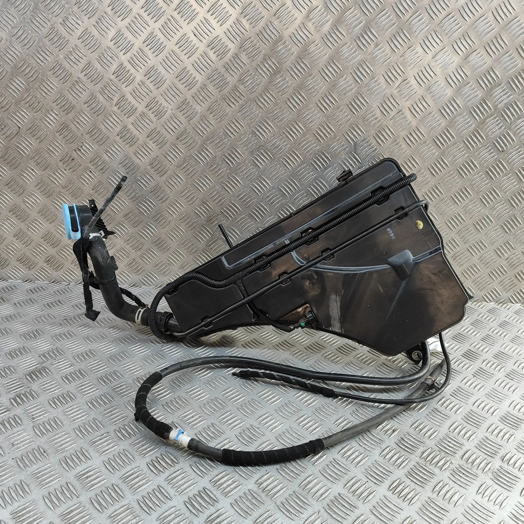 Alfa-Romeo Stelvio Window Washer Tank Window Washer Tank — ALFA ROMEO STELVIO (949_) ...