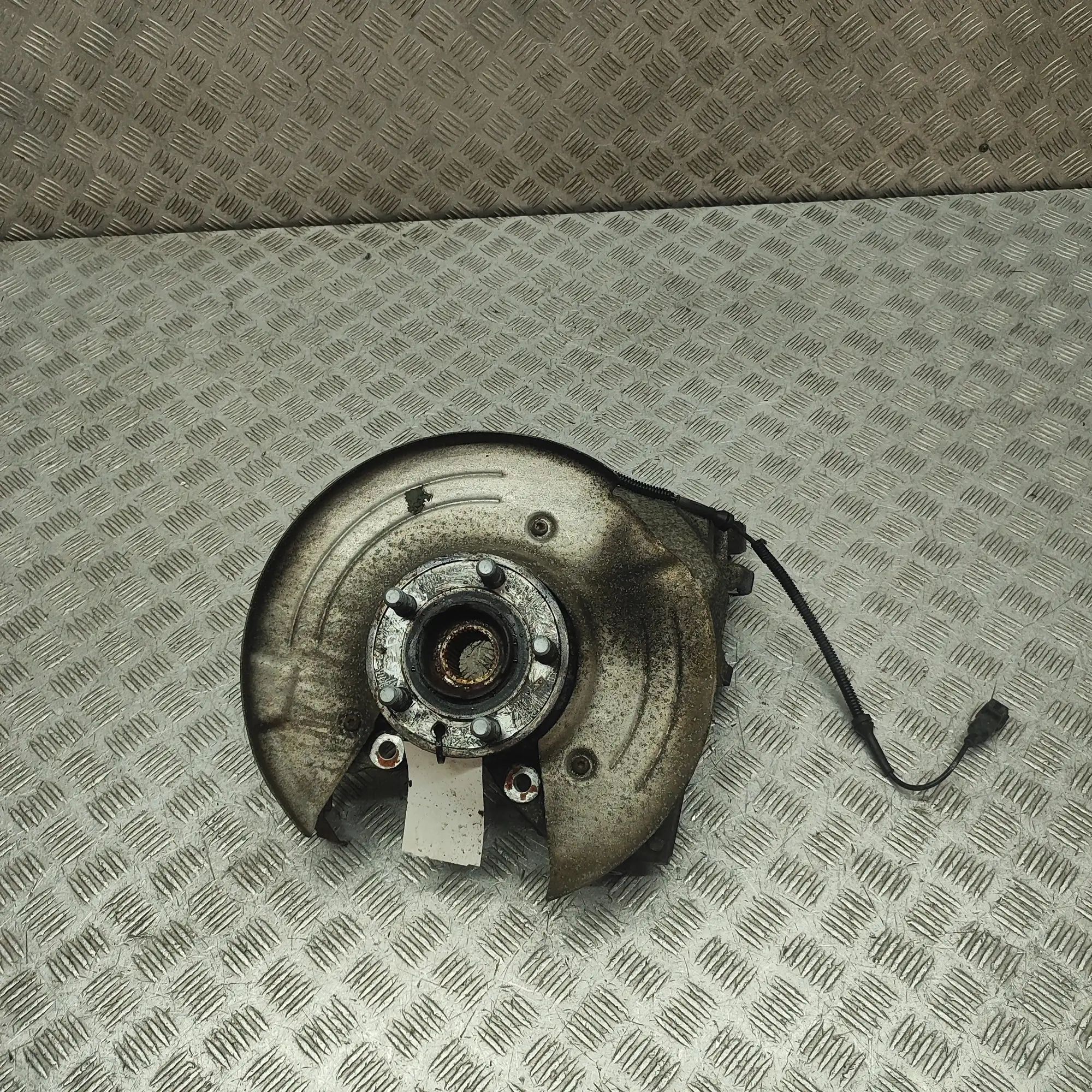 Land Rover Range Rover Velar Rear Right Wheel Hub Rear Right Wheel Hub — LAND ROVER RANGE ROVER V...
