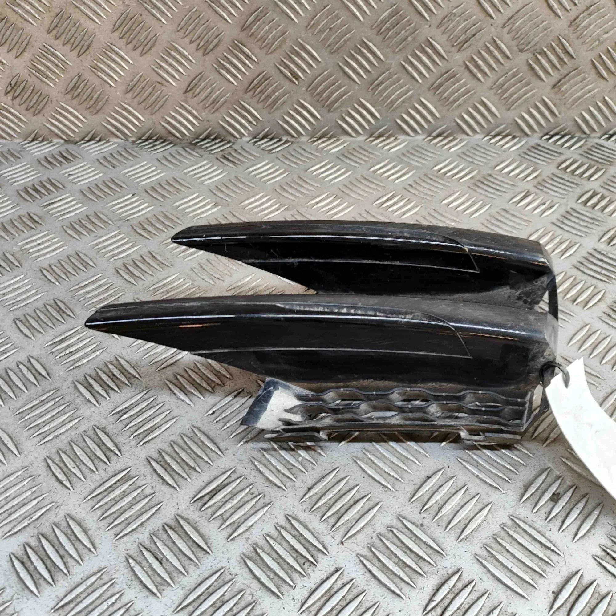 Land Rover Range Rover Velar Front Right Grill Front Right Grill — LAND ROVER RANGE ROVER VELA...