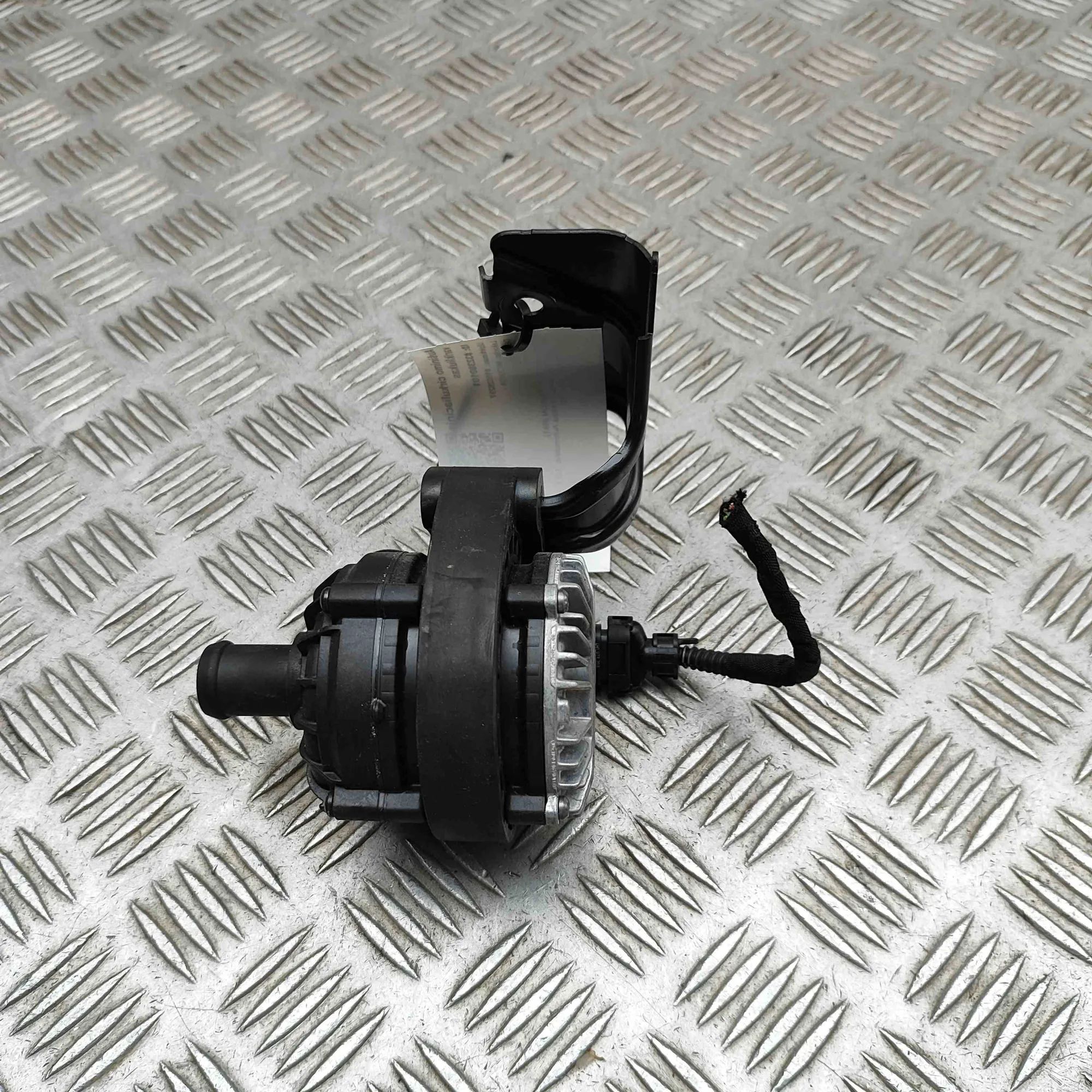 Volkswagen Tayron Auxiliary Water Pump Auxiliary Water Pump — VW TAYRON (R41) (2024-.....
