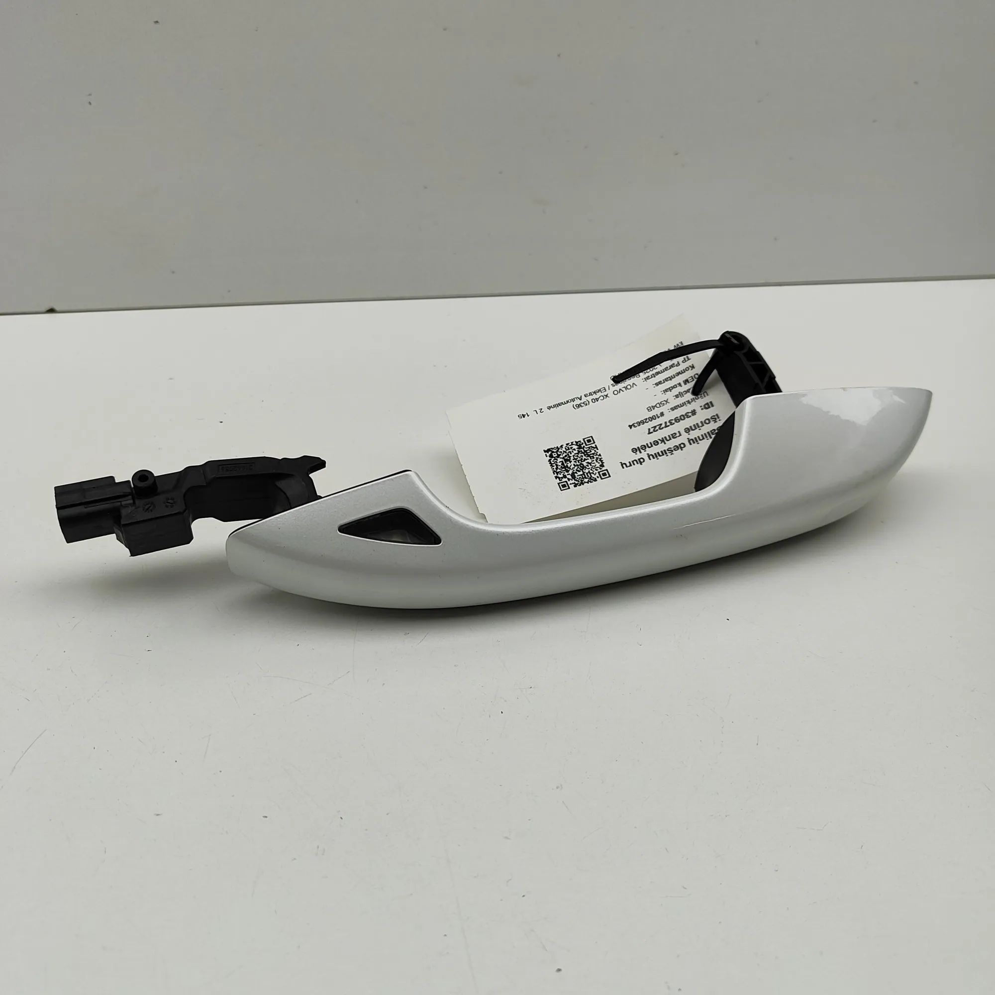 Volvo XC40 / EX40 Exterior door handle — rear right Exterior door handle — rear right — VOLVO XC40 ...