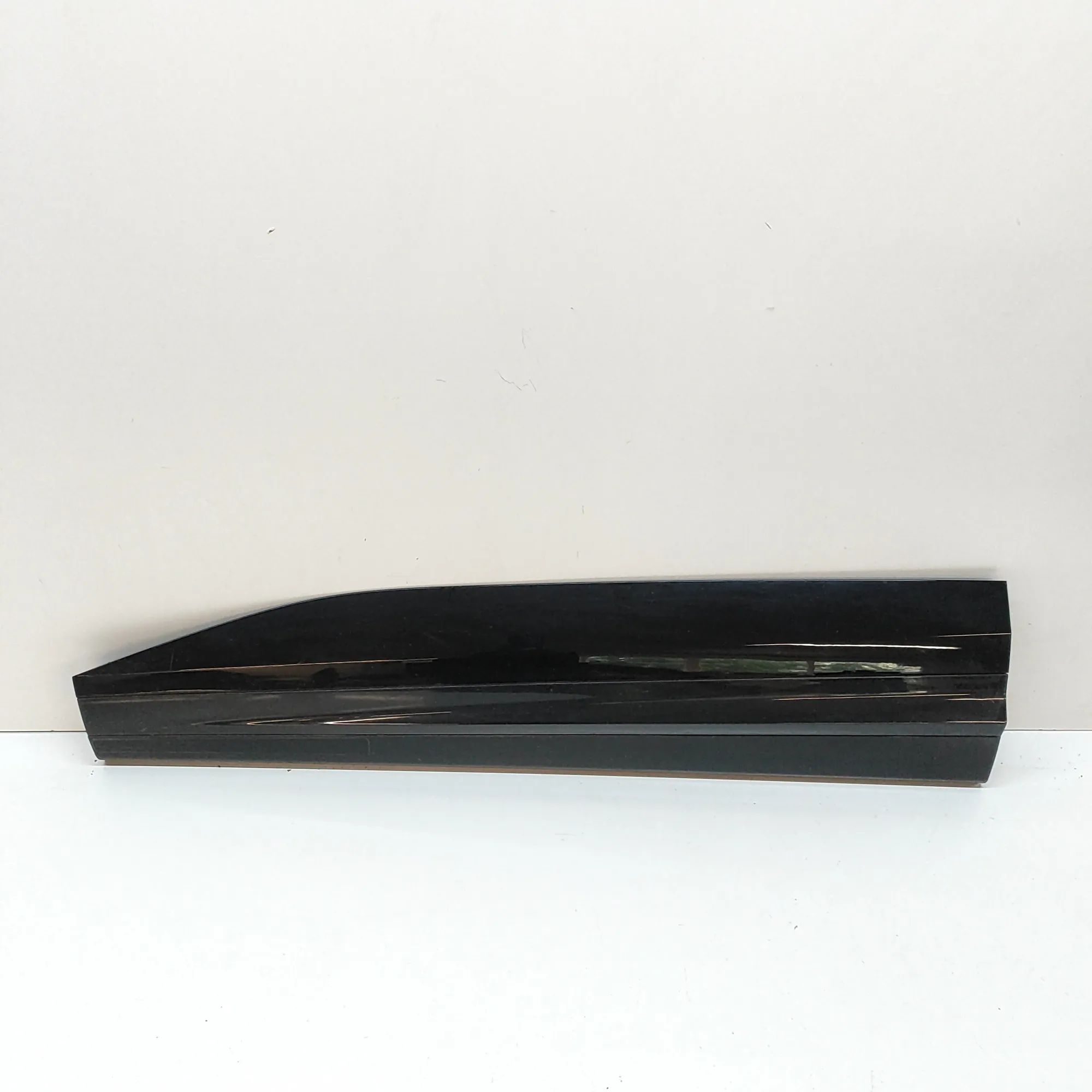 Kia Sportage Front Left Door Lower Molding Front Left Door Lower Molding — KIA SPORTAGE (V...