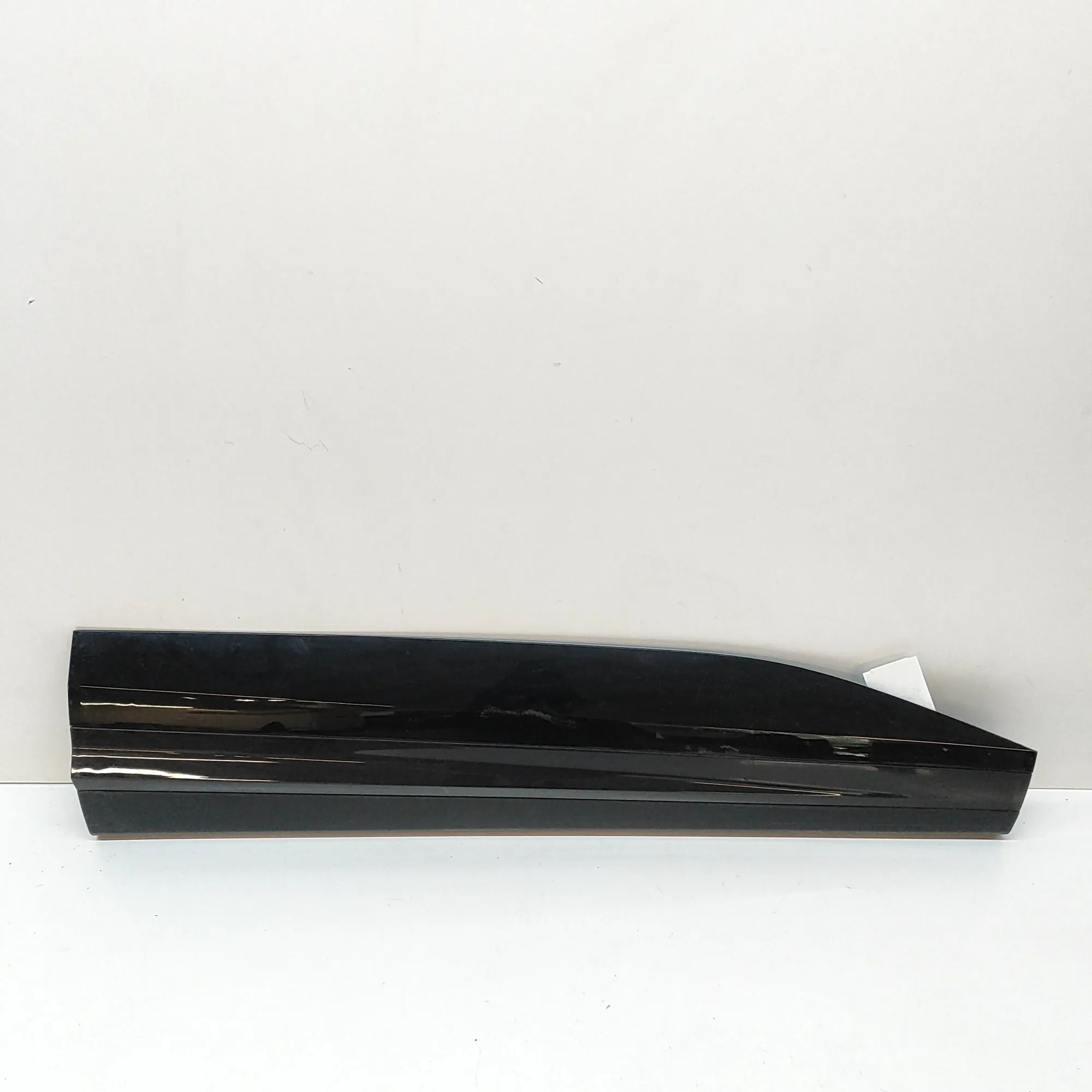 Kia Sportage Front Right Door Lower Molding Front Right Door Lower Molding — KIA SPORTAGE (...