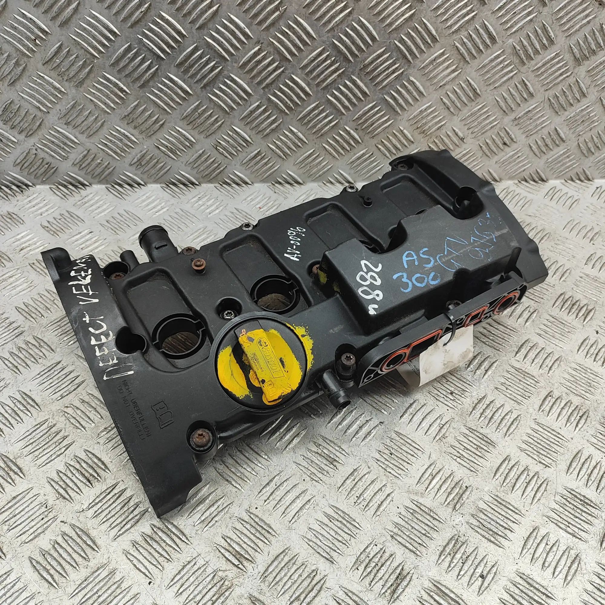 Audi A4 (B7) Valve Cover Valve Cover — AUDI A4 (8EC, B7) (2004-2008) — 0...