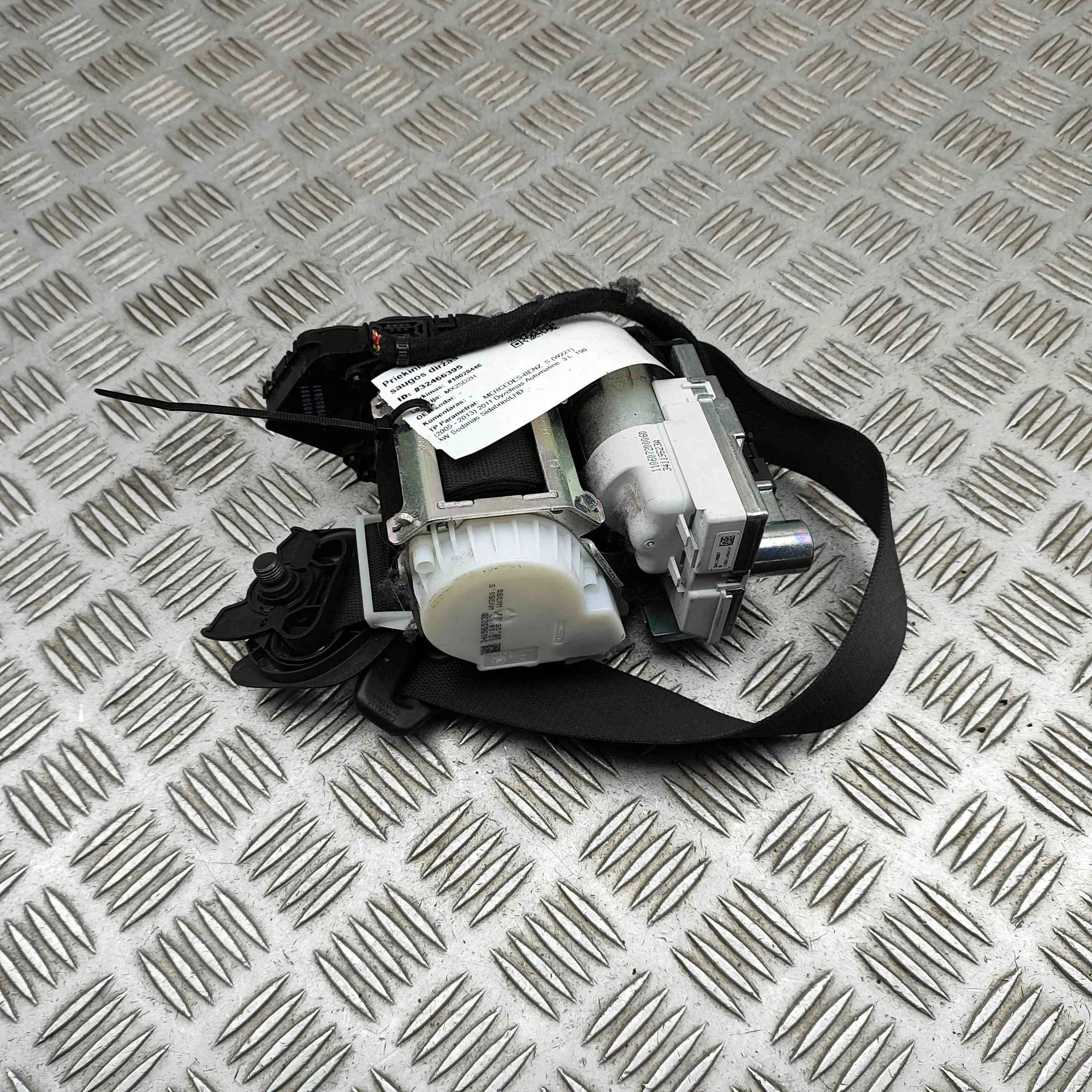 Mercedes-Benz A (W169) Front Right Seatbelt Front Right Seatbelt — MERCEDES BENZ S-CLASS (W...
