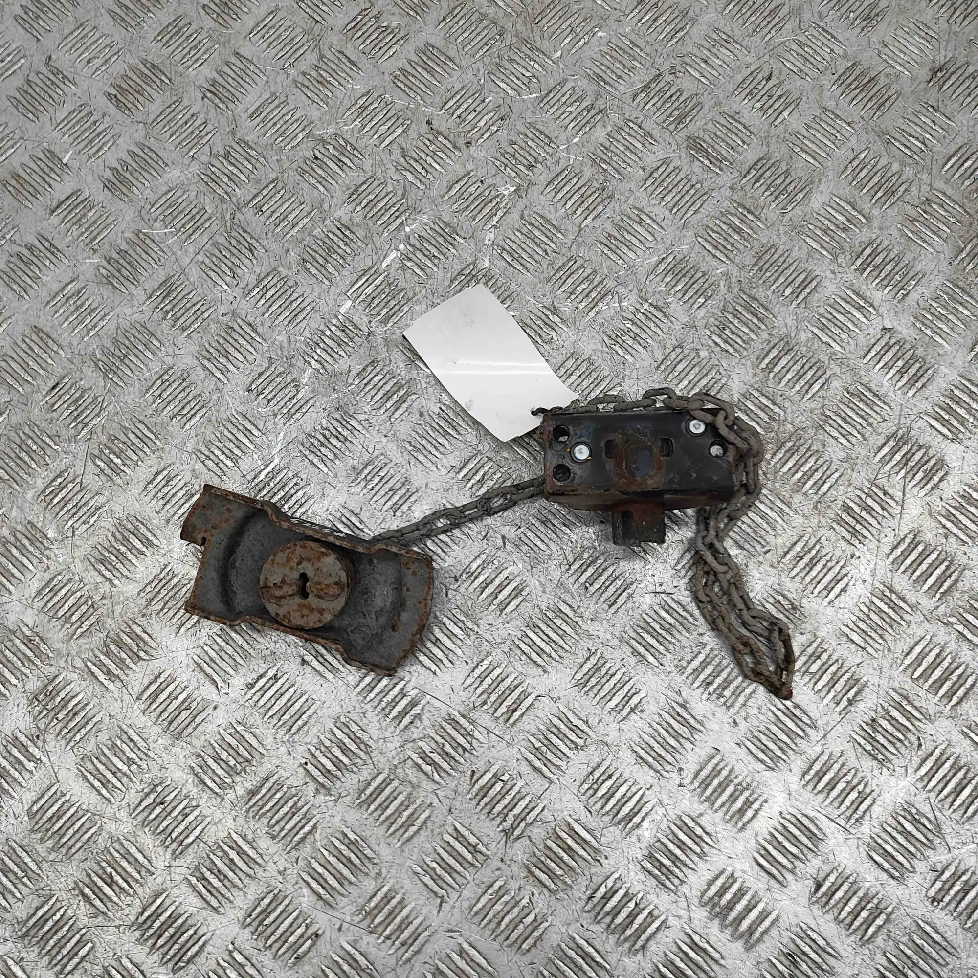 Toyota Hilux Spare wheel mount Spare wheel mount — TOYOTA HILUX (VIII Pick-up ...